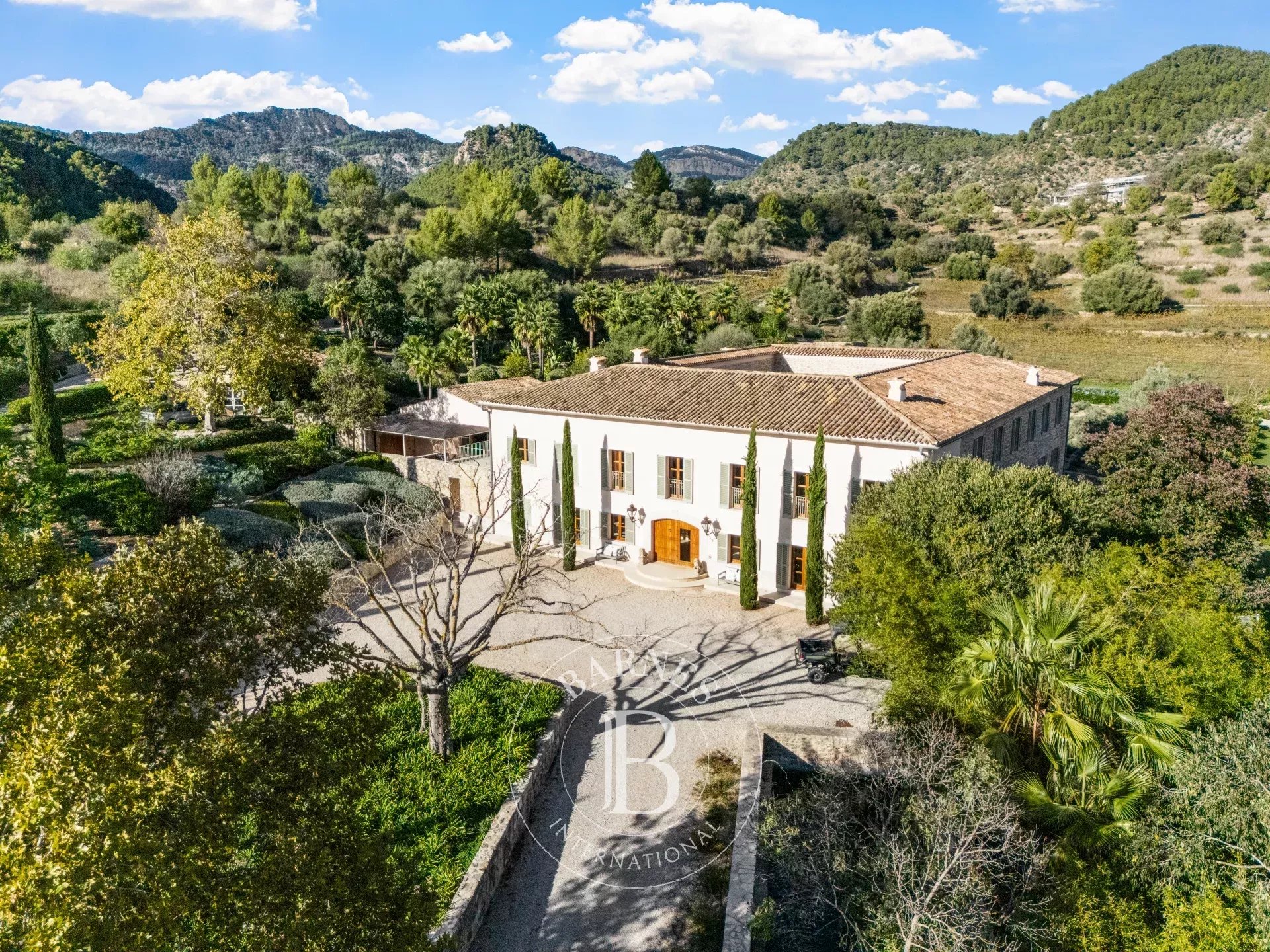 Prestigious Finca with Private Spa, Vineyards, and Panoramic Views in Puigpunyent