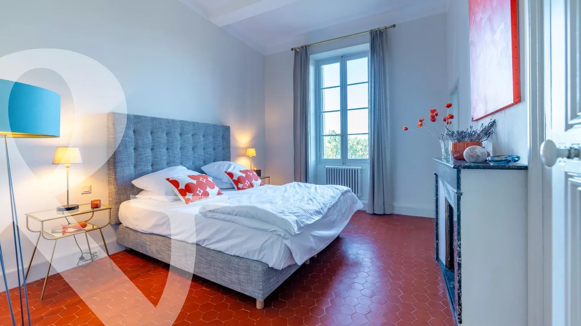 UN BIEN UNIQUE ET INCROYABLE