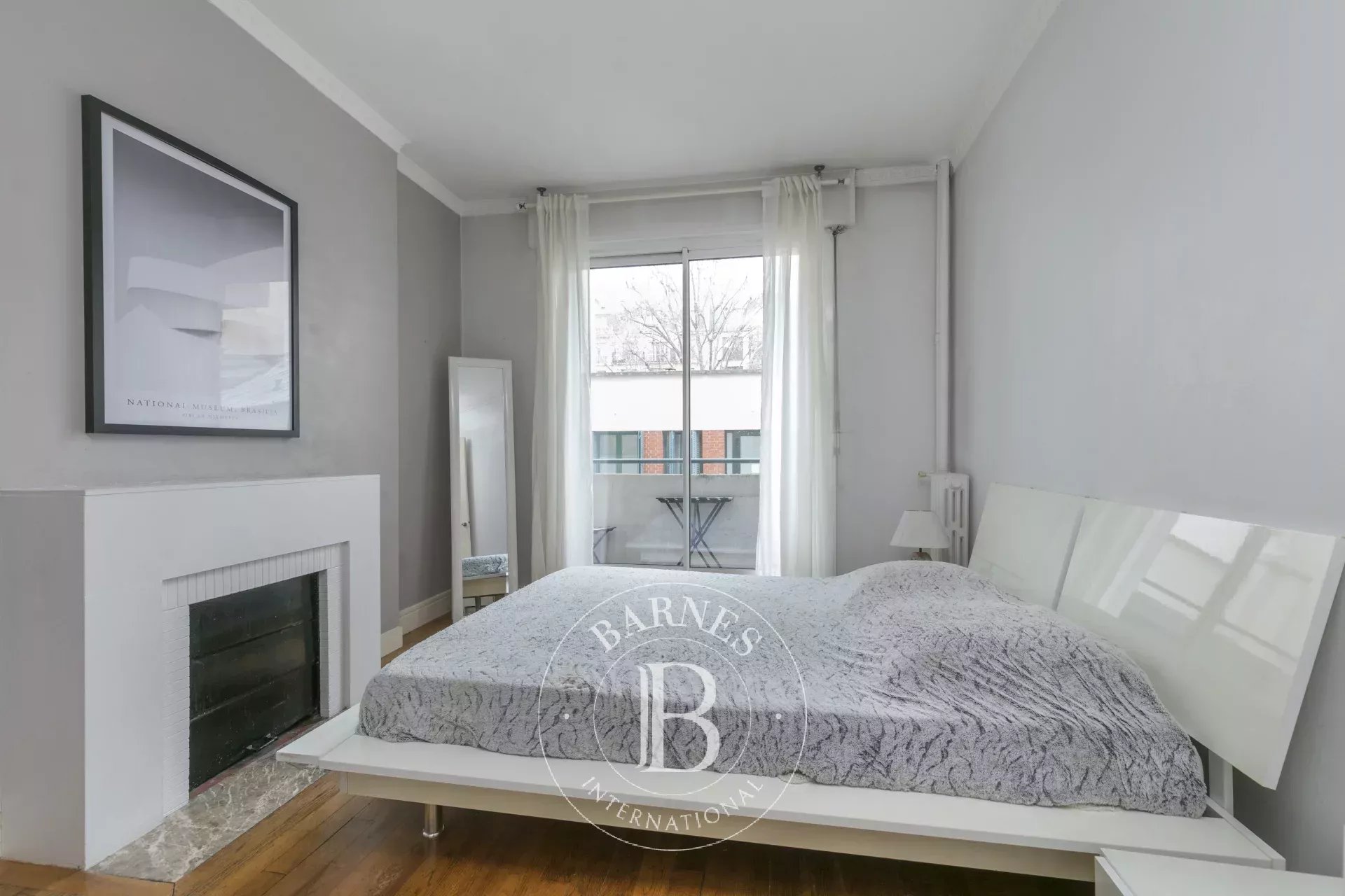 Neuilly-Achille Peretti - 1-bed apartment - Balcony - Within walking distance of the shops and public transport services - picture 8