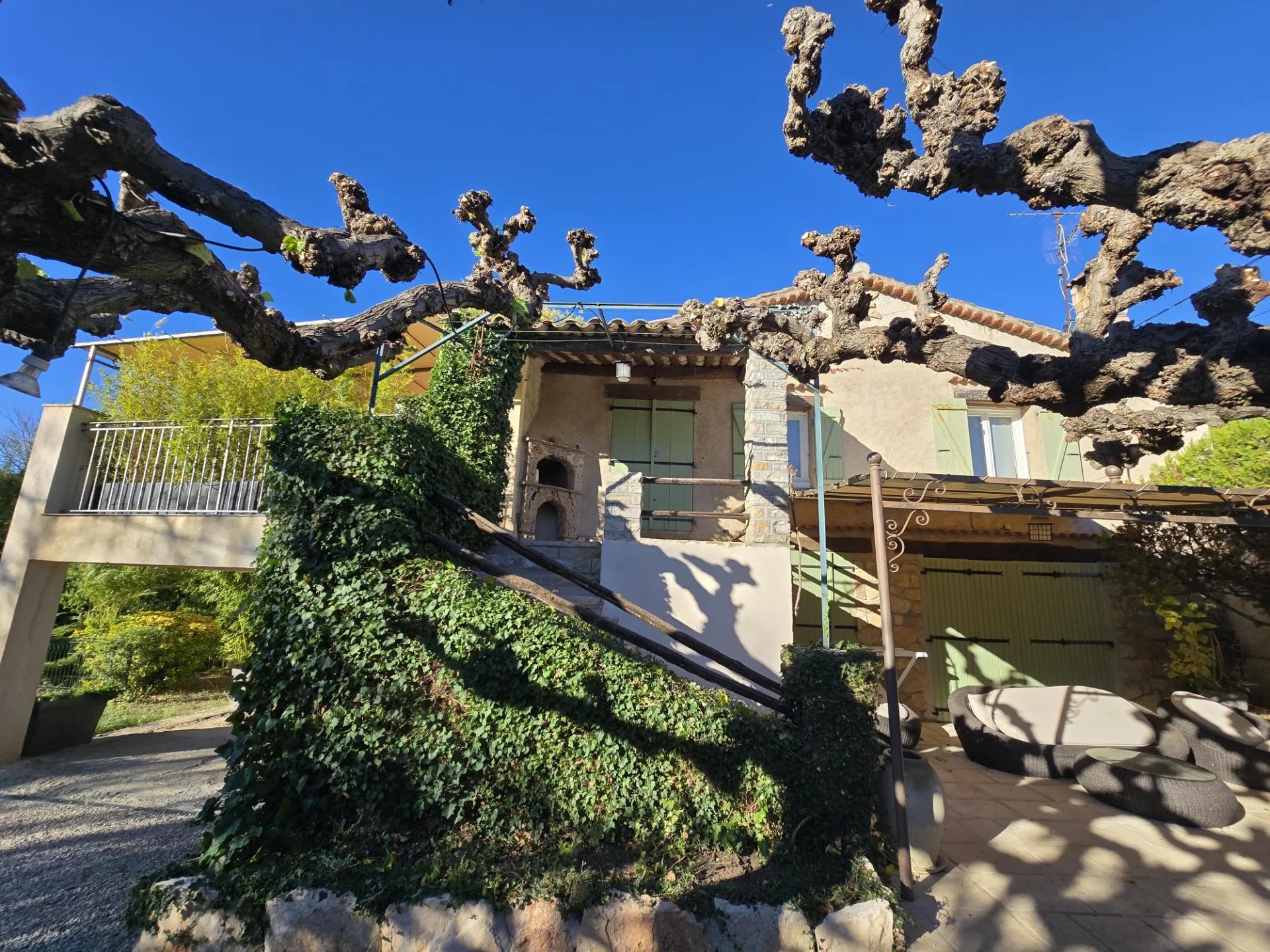 CHARMING NESTELD VILLA IN PICTURESQUE HAMLET