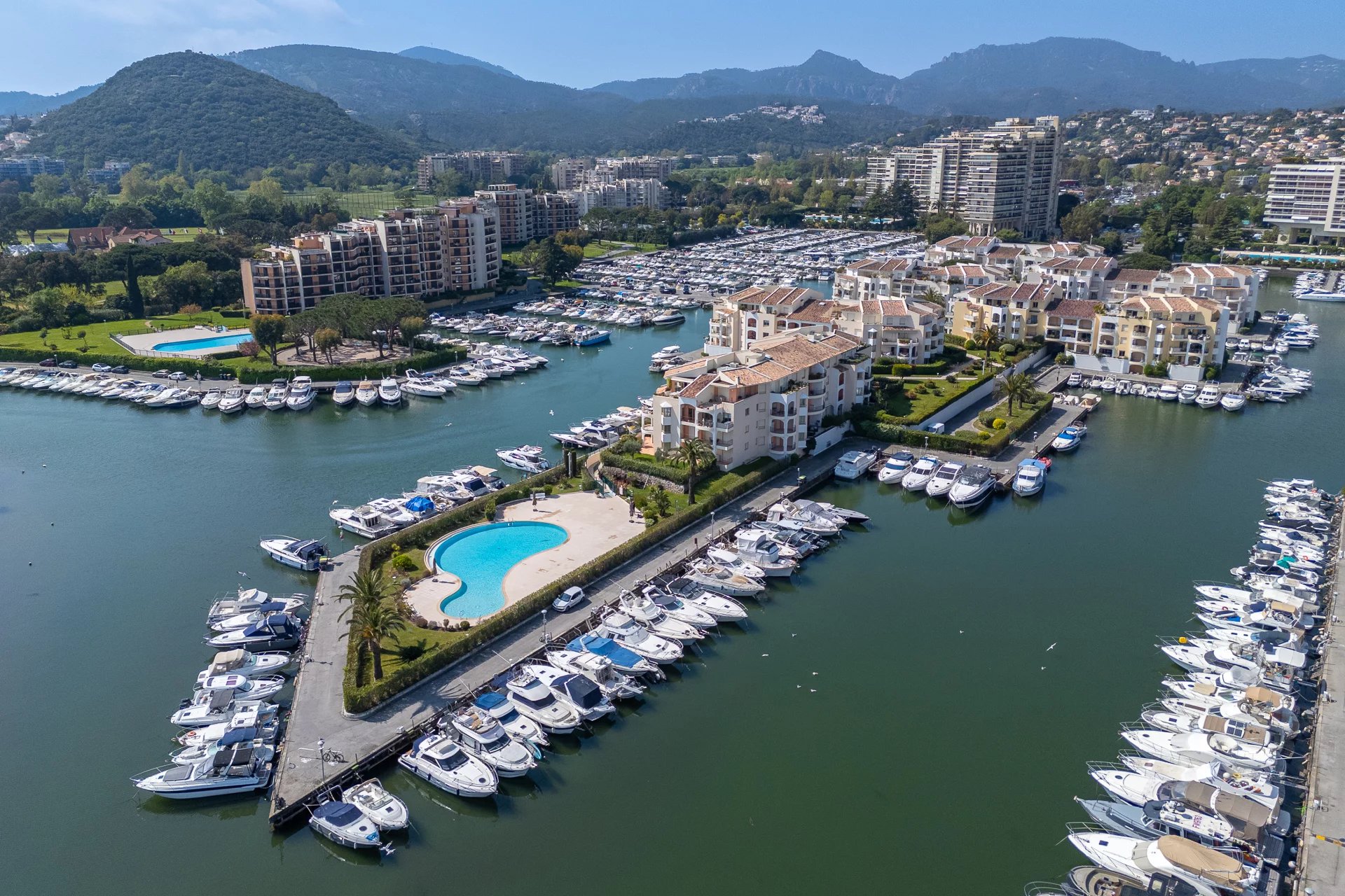 Charming 1-bedroom apartment in the heart of the Marina