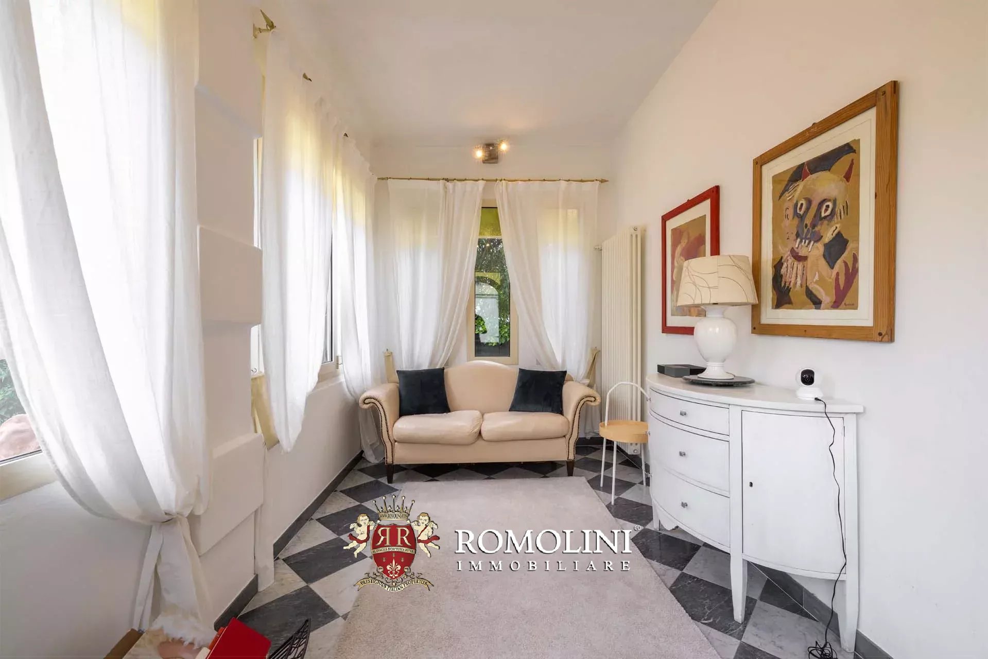 6 Bedroom Villa/Townhouse's Image 24