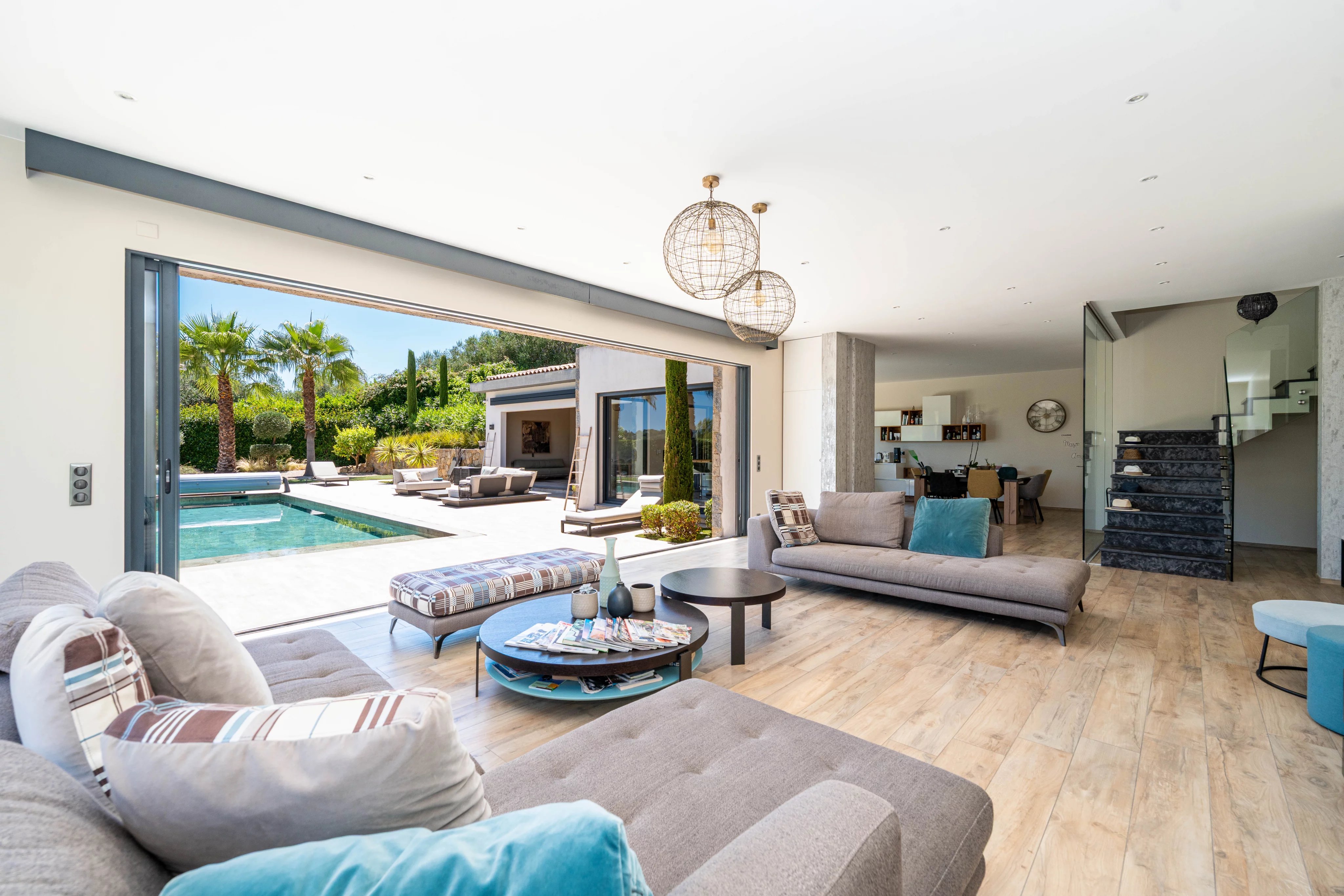 Villa 5 chambres à pied du village de Valbonne