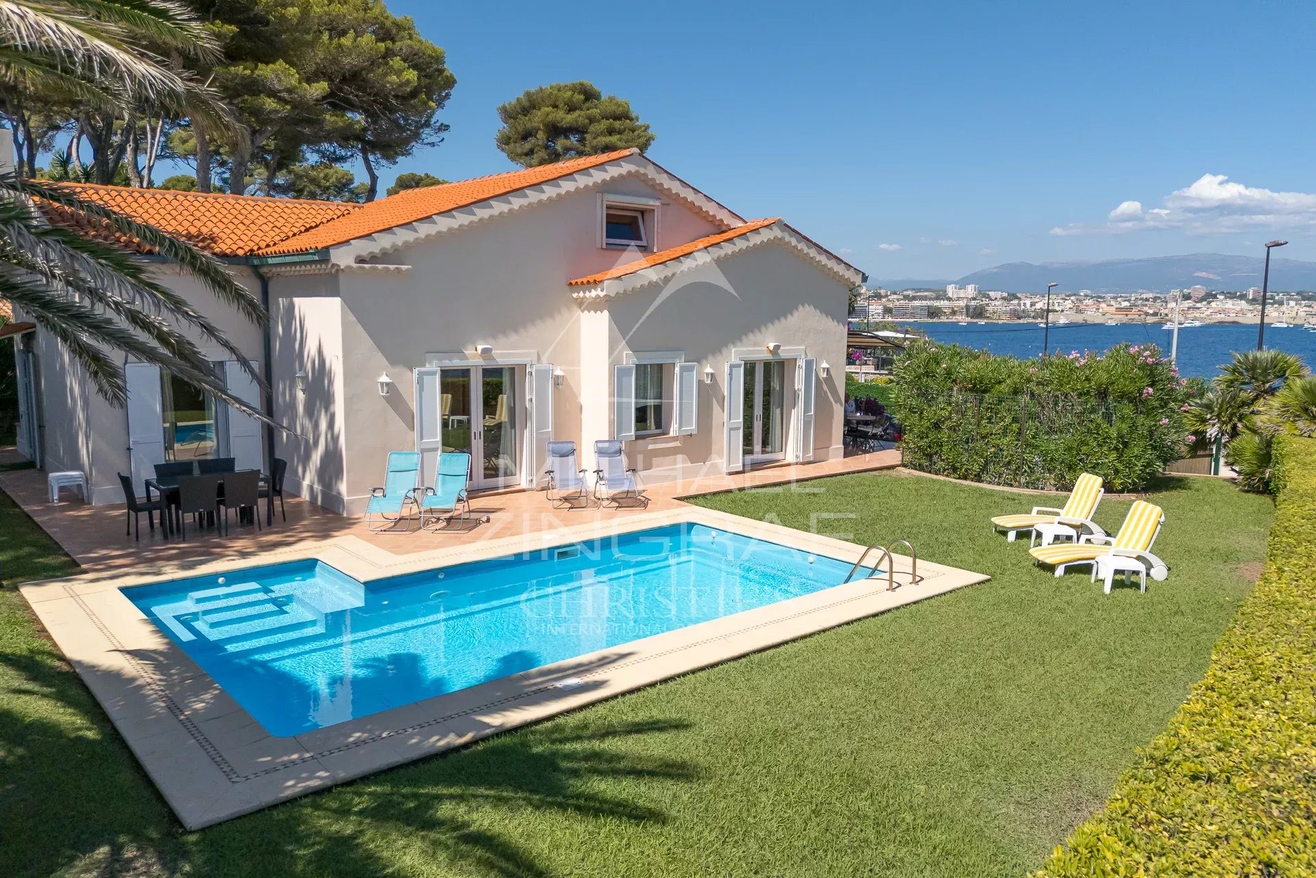 Exclusivité Cap d'antibes - Villa d’Exception en Première Ligne – Vue Panoramique Mer et Montagne à 180°