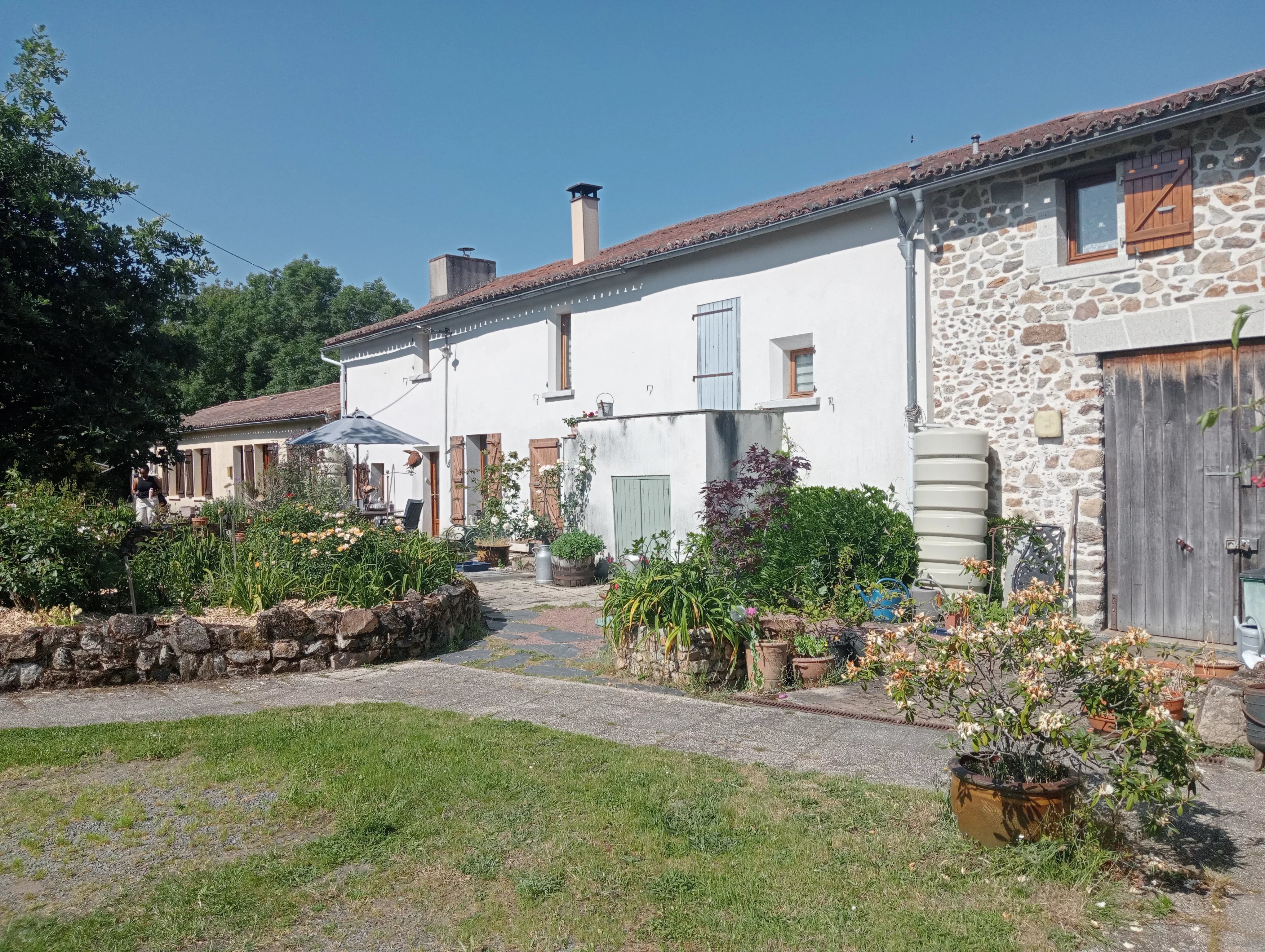 Superb complex in secluded location