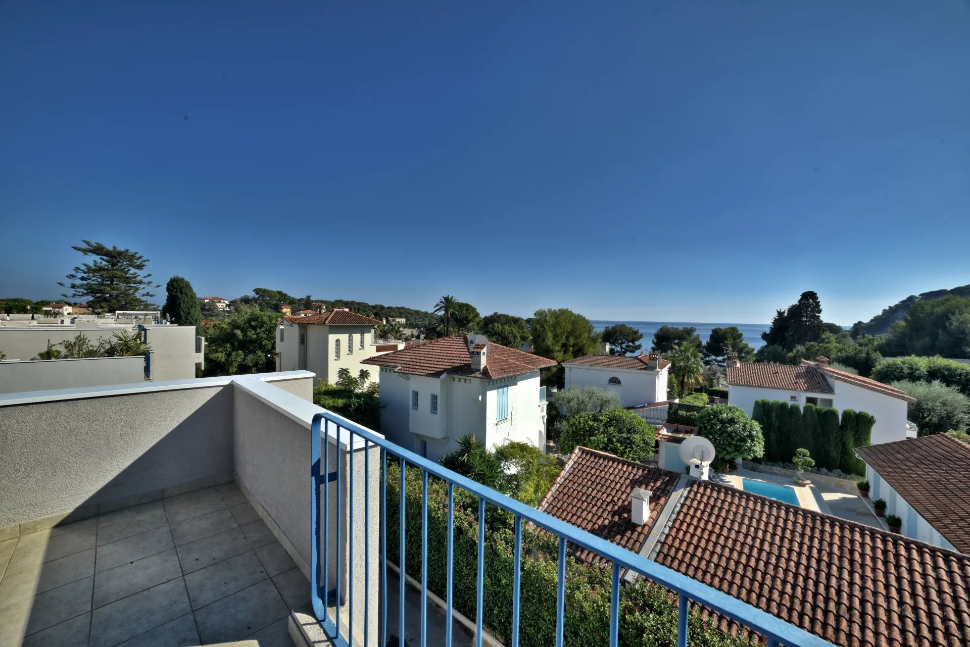 Triplex apartment with full rooftop and sea-views