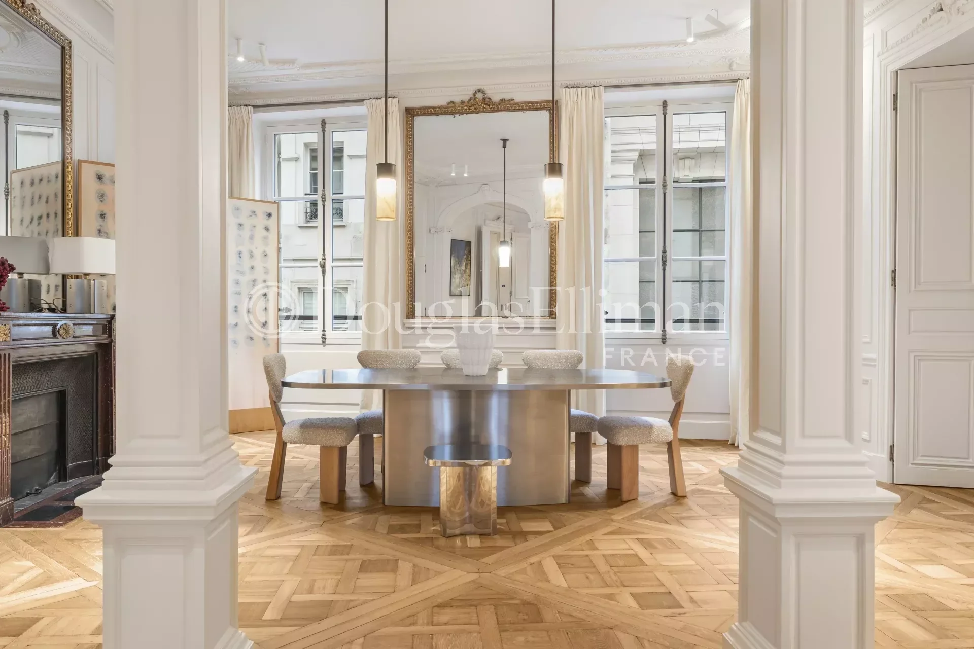 Paris 6th BONAPARTE / SAINT-GERMAIN-DES-PRÉS — 148 sqm Apartment — 3 Suites — Caretaker and Elevator - Picture n°3
