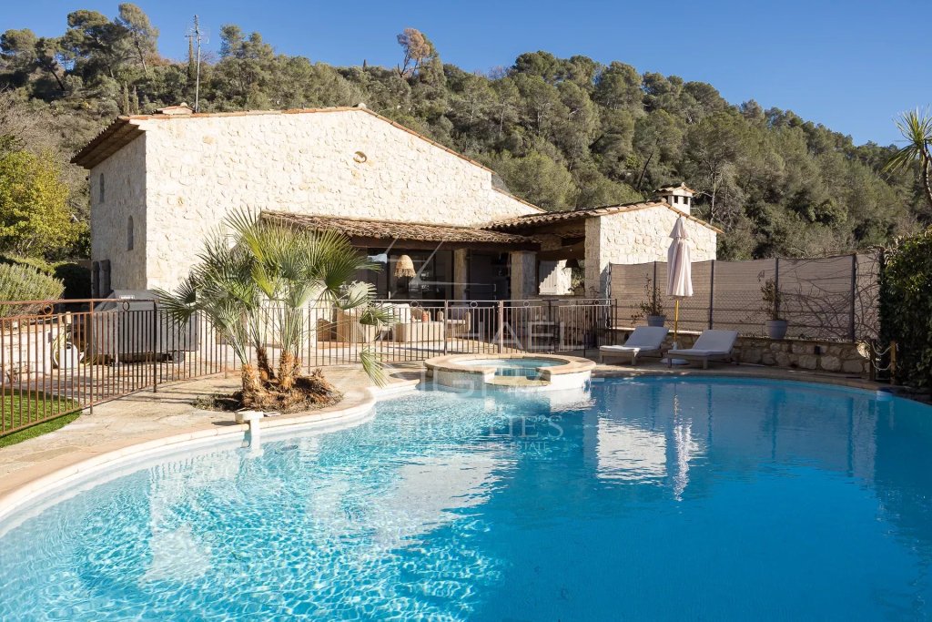 Villa for sale in La colle-sur-loup — Charming Renovated Property with Guest Suites and Wellness Area
