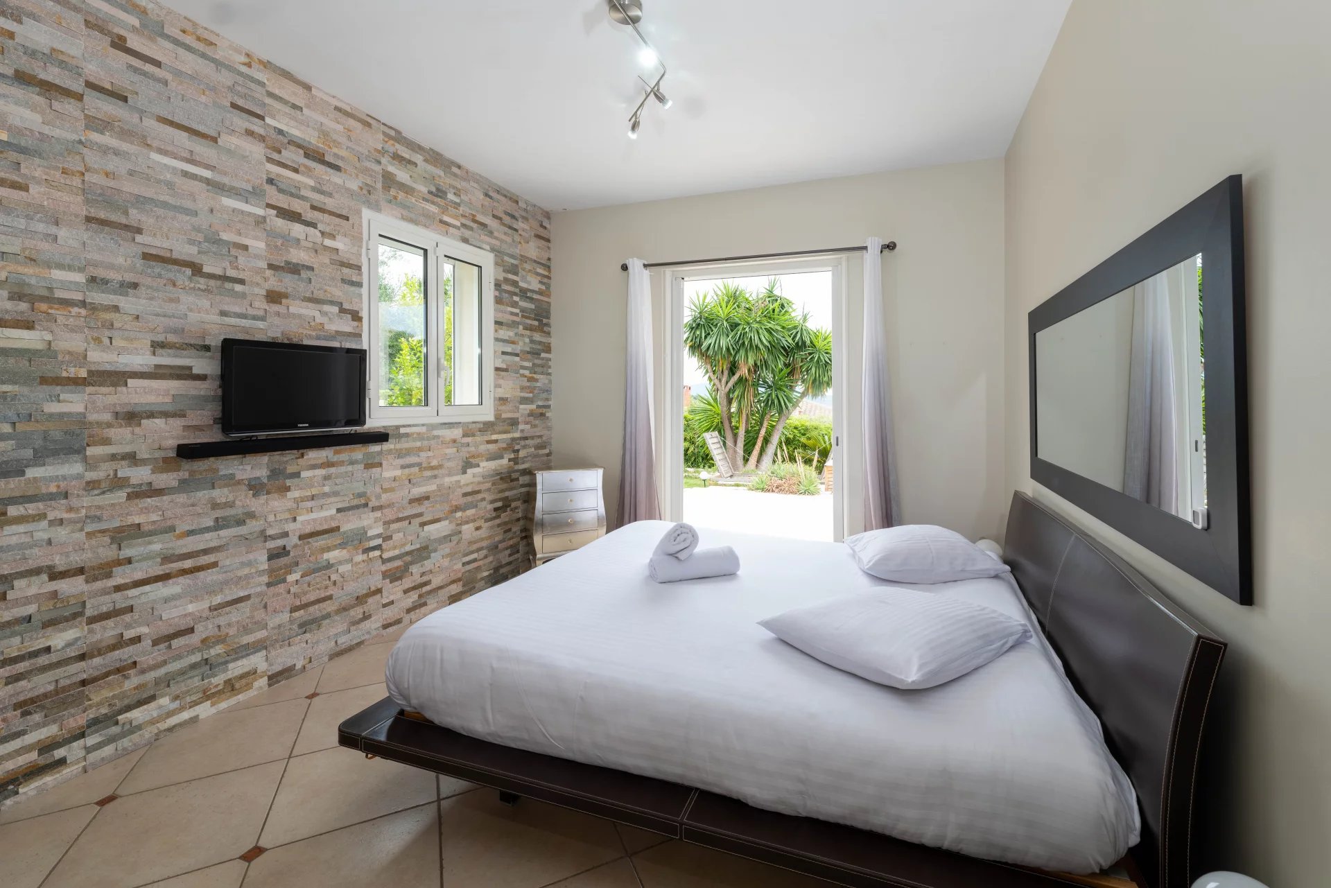 Falicon - Villa 7 pièces avec piscine chauffée, jardin 1350m², garage — photo 14