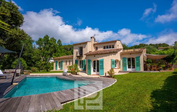Gated Estate – Lovely Renovated Provençal Villa with Views of the Historic Village of Mougins — photo 2