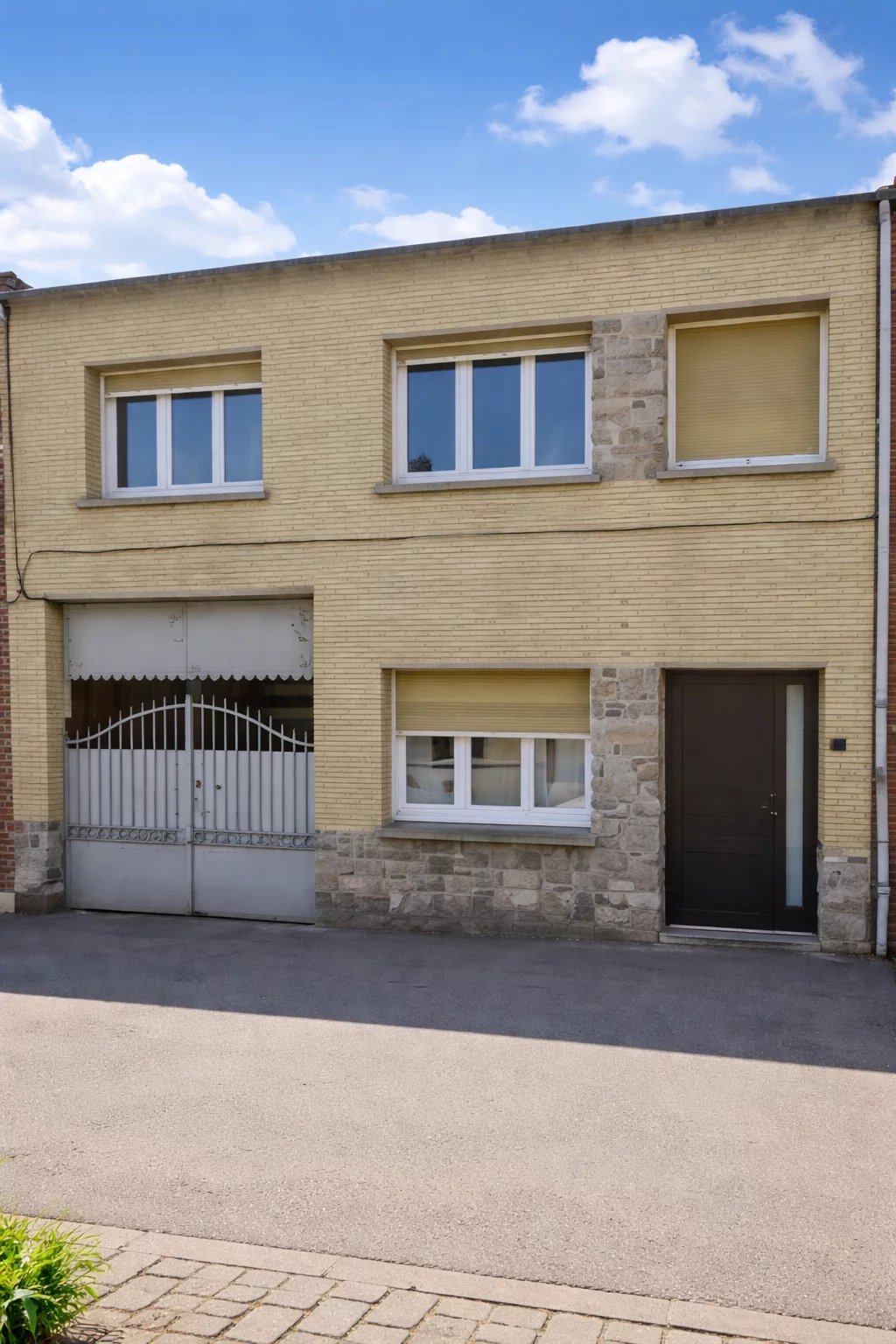 Immeuble 2 lots avec garages et dépendances