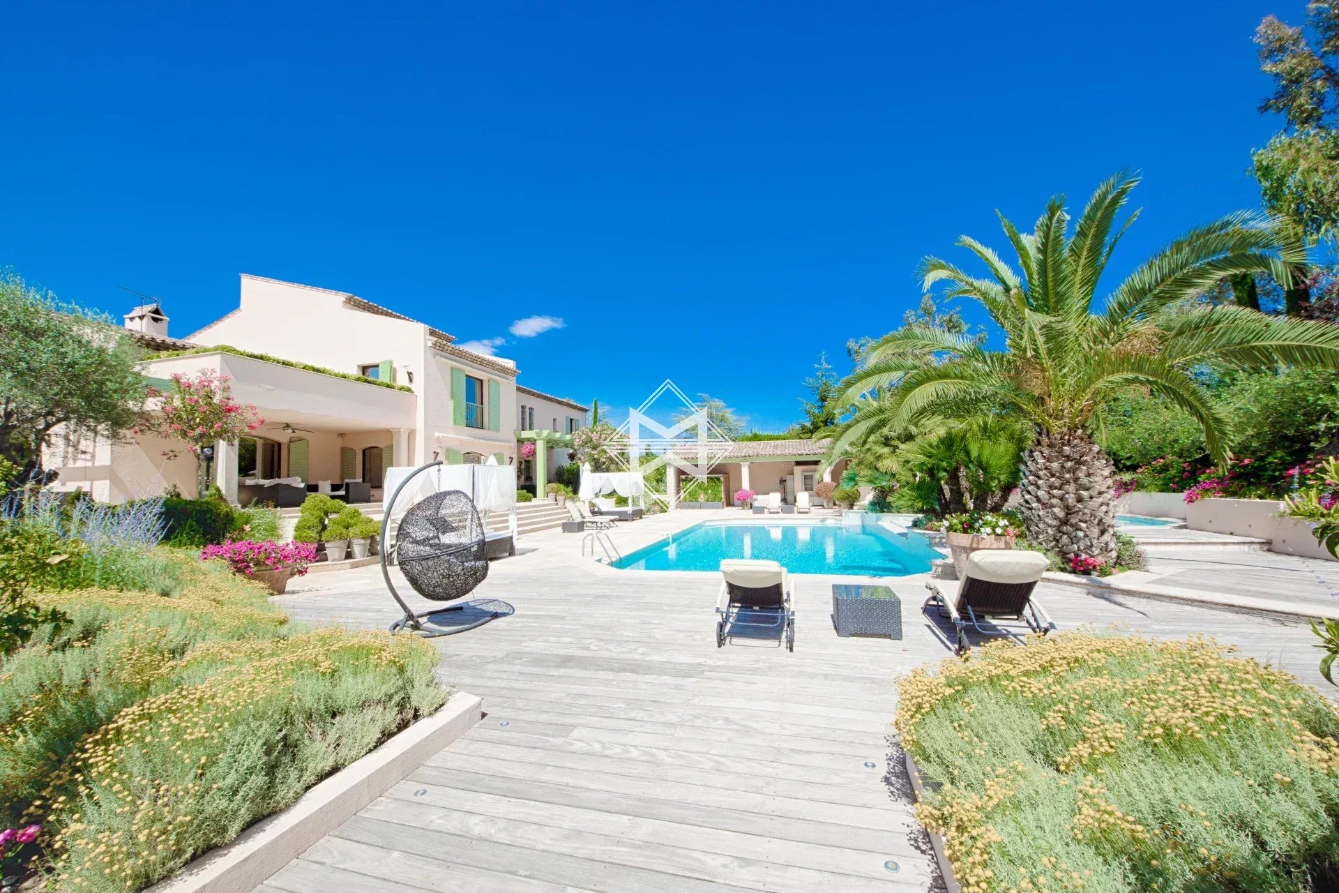 06250 MOUGINS VILLA