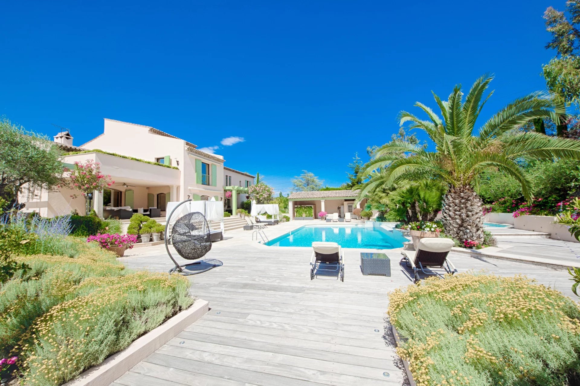 06250 MOUGINS VILLA