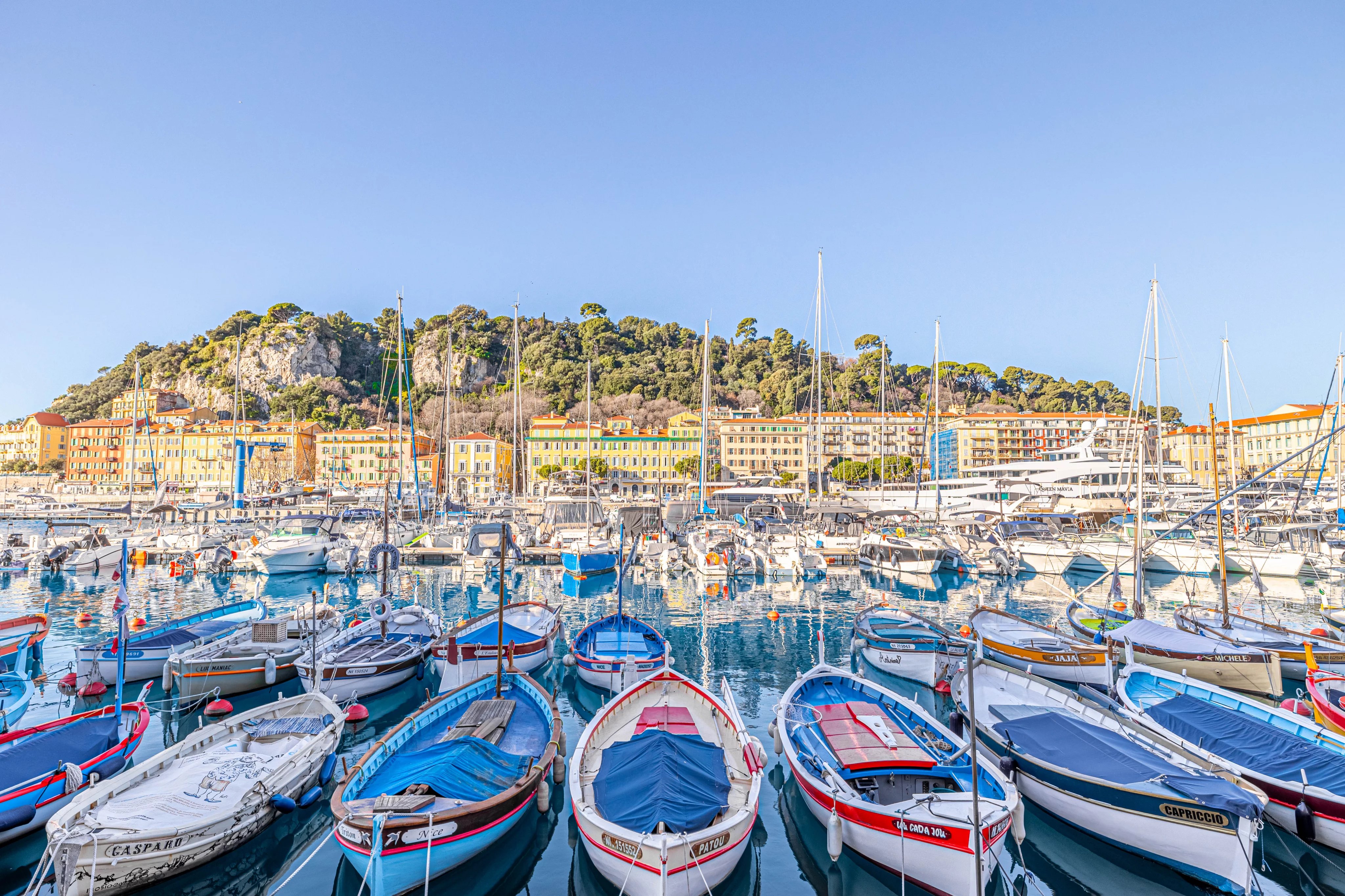 NICE LE PORT RUE BONAPARTE – 3/4 PIÈCES TRAVERSANT 65 M² – BALCON – ASCENSEUR — photo 17