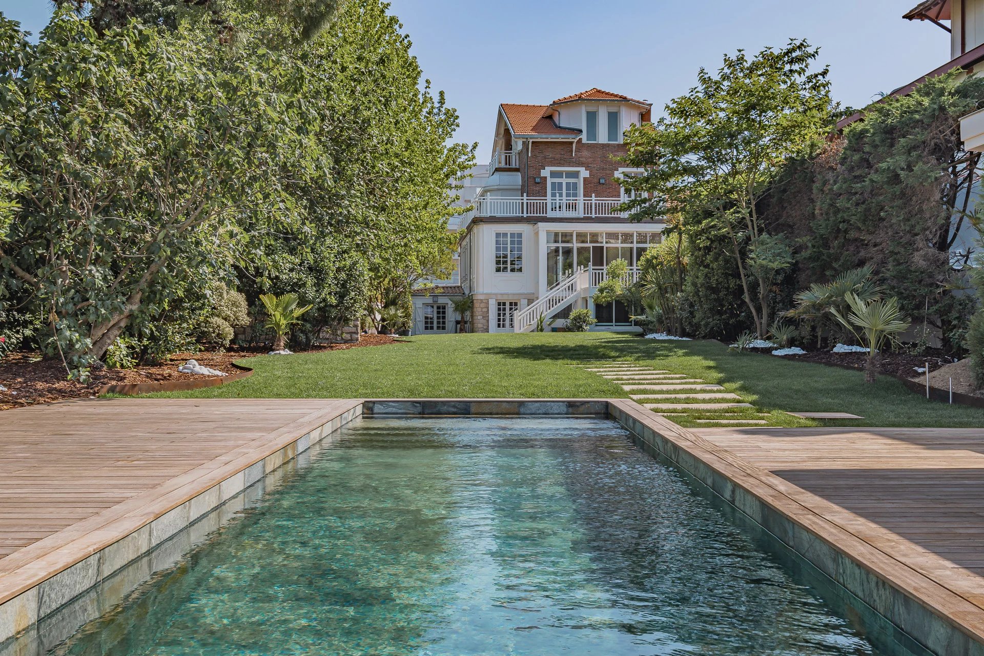 Arcachon – Waterfront Frontline Property – Ville d’Été District