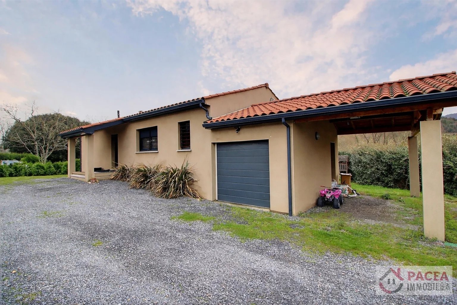 Maison récente plain-pied 131 m² - DPE B - Vue Montagne Noire et piscine