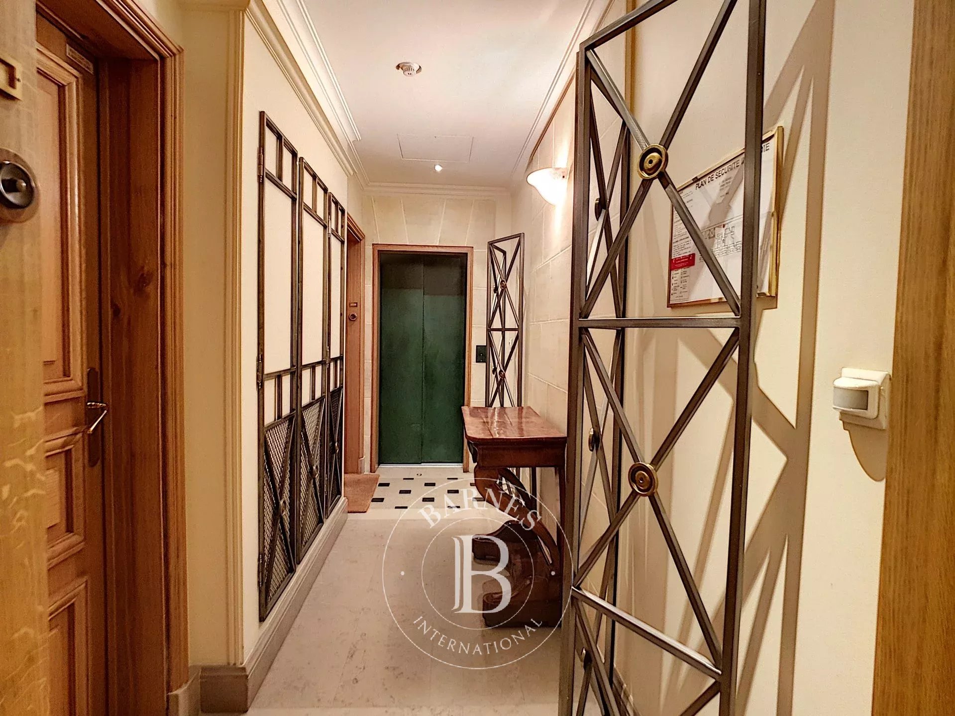 Daire Paris 8ème - picture 10