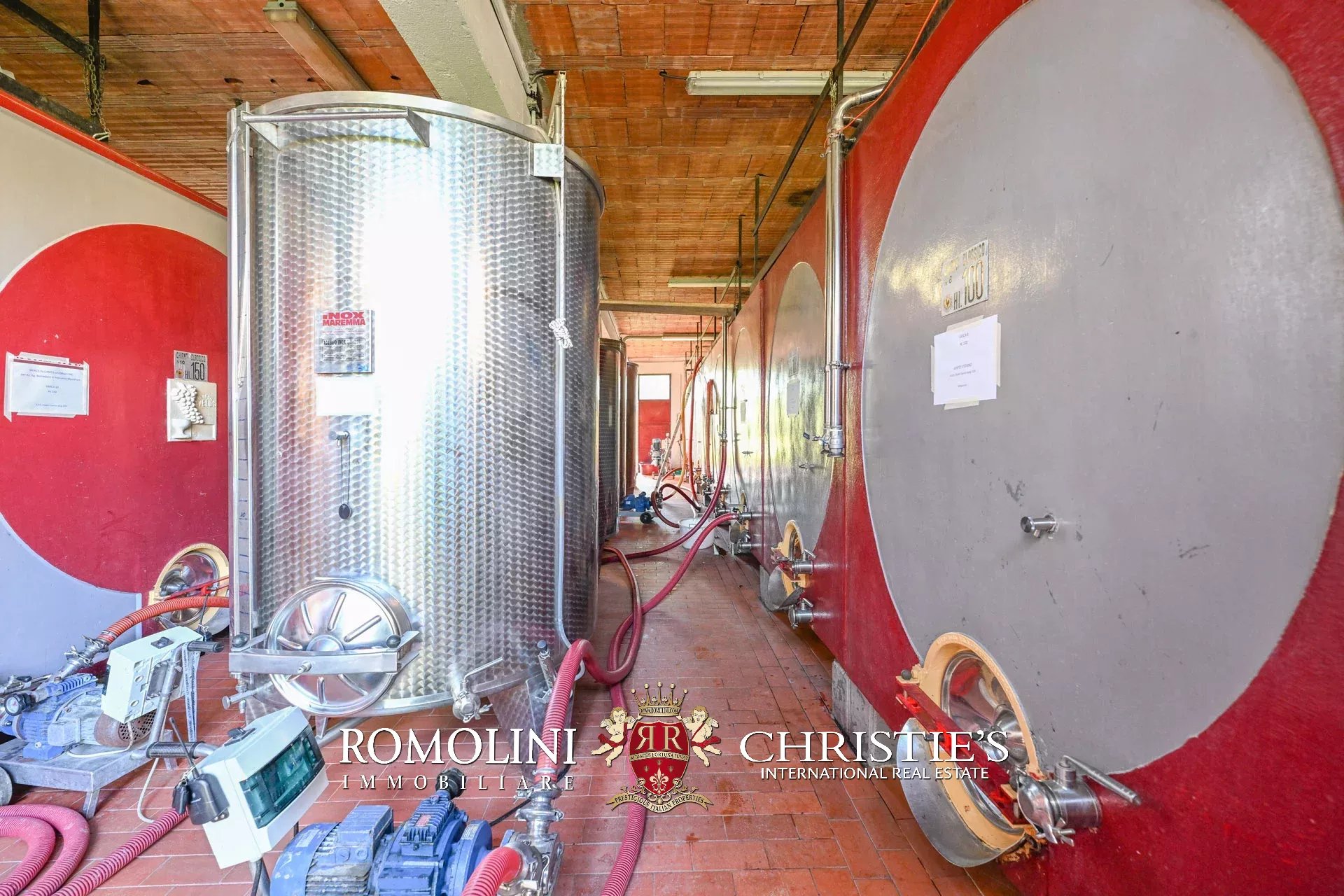 17 Bedroom Vineyard's Image 44
