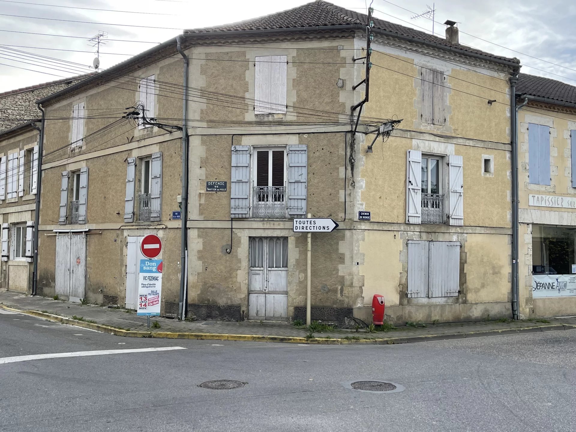 MAISON DE VILLE AVEC GARAGE