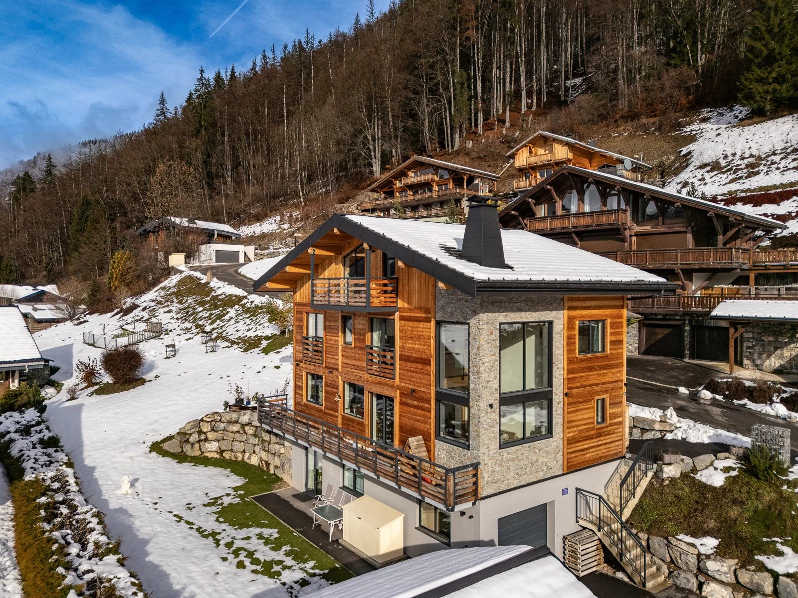 Photo of MORZINE - Modern 6 bedroom chalet in Montriond