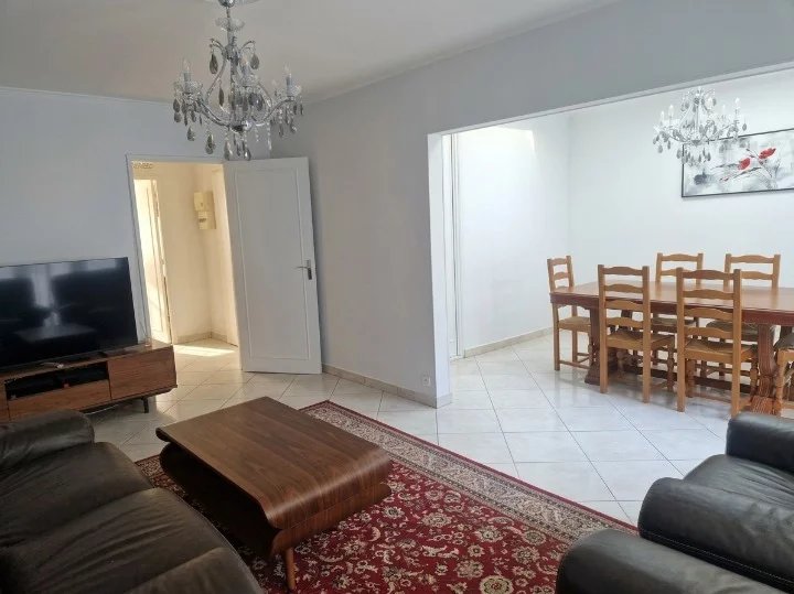 IVRY S/SEINE -Appartement familial 6 pièces de 103 m² – 4 chambres – Box – Cave – Proximité immédiate des transports