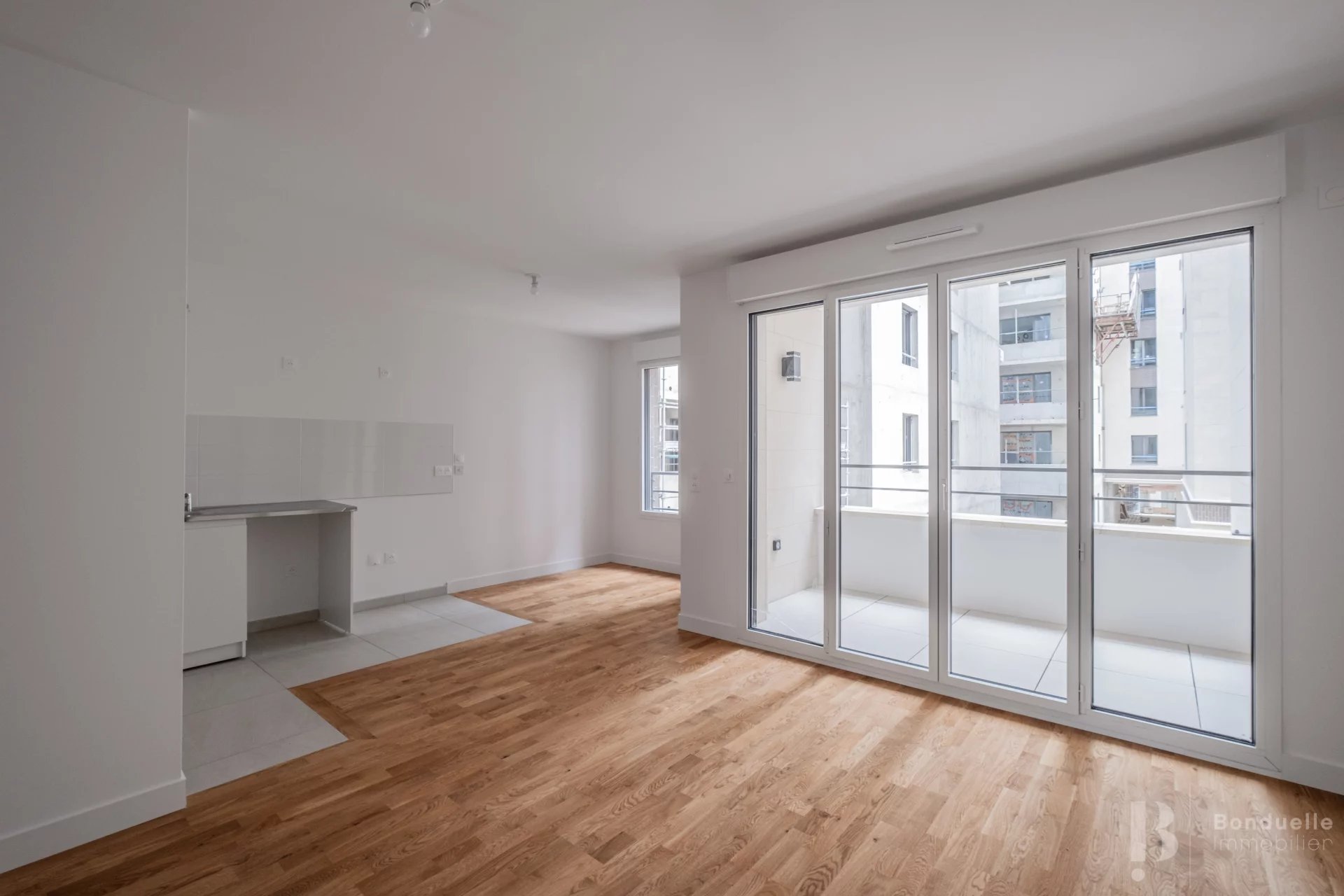 A LOUER VIDE - BEAU 4 PIECES DE 79,9 M2 - APPARTEMENT NEUF - BALCON - 1ER ETAGE AVEC ASCENSEUR - PARKING