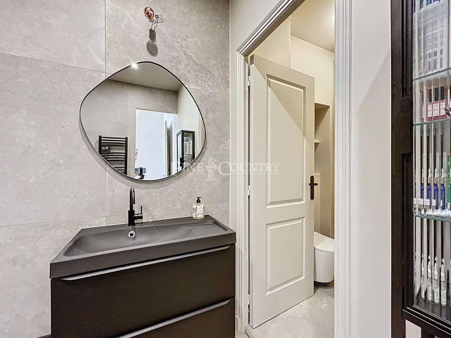 Photo of For sale apartment in Cannes within walking distance to the center, with workshop