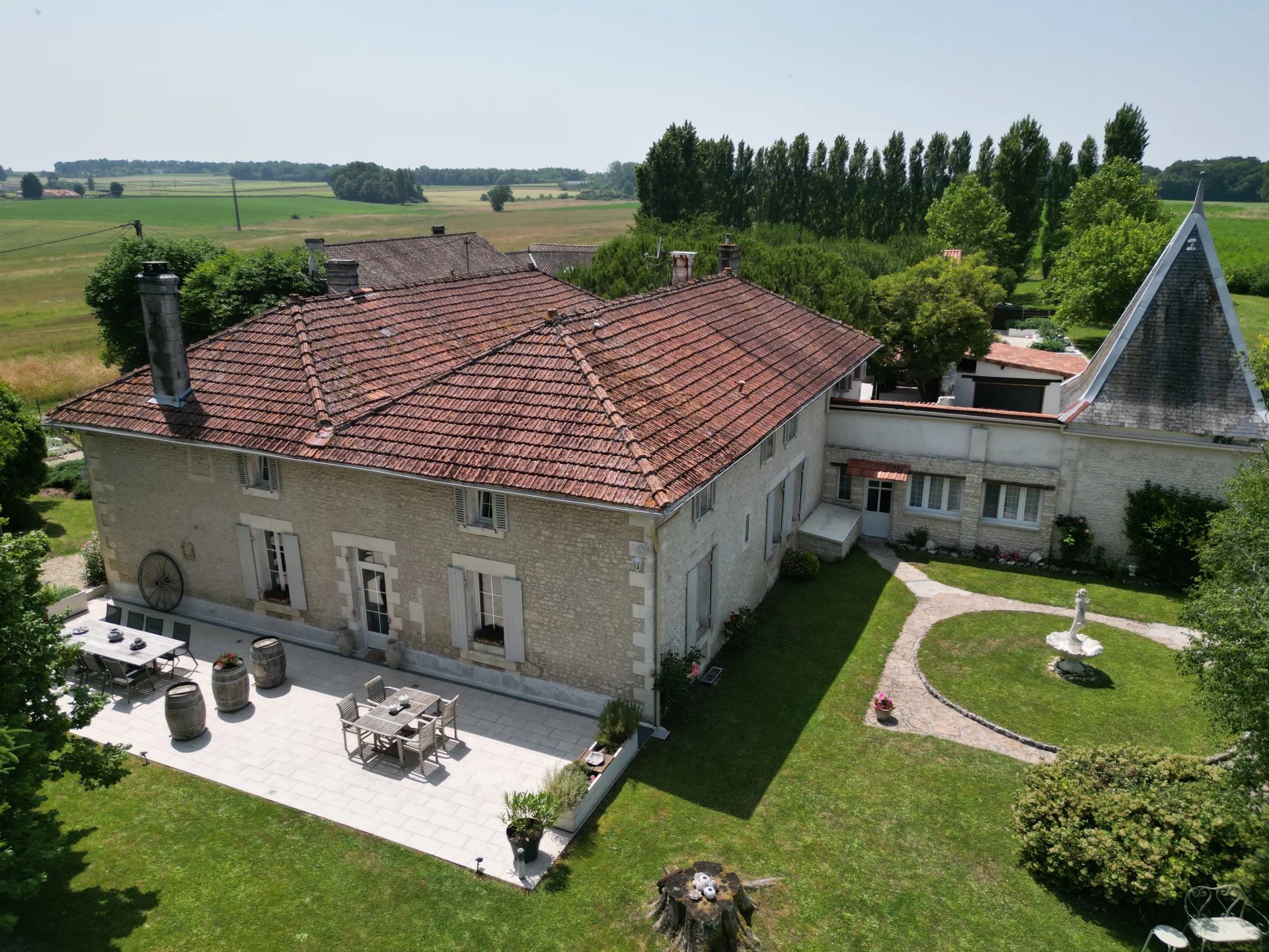Stunning Country Manoir with 7 Bedrooms, 6 bathrooms and Guest Cottage