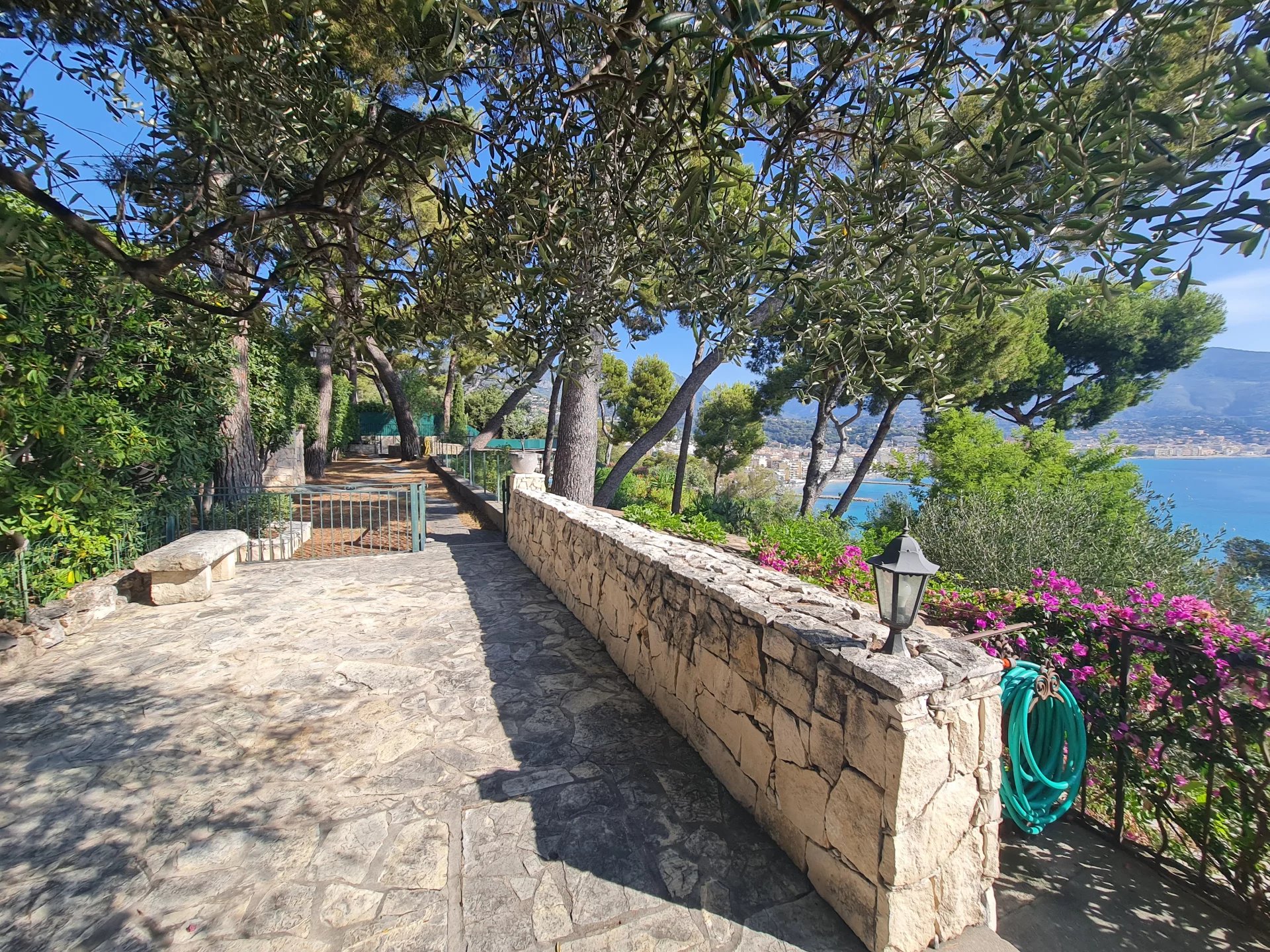 VILLA DE PRESTIGE SIX PIECES ROQUEBRUNE CAP MARTIN