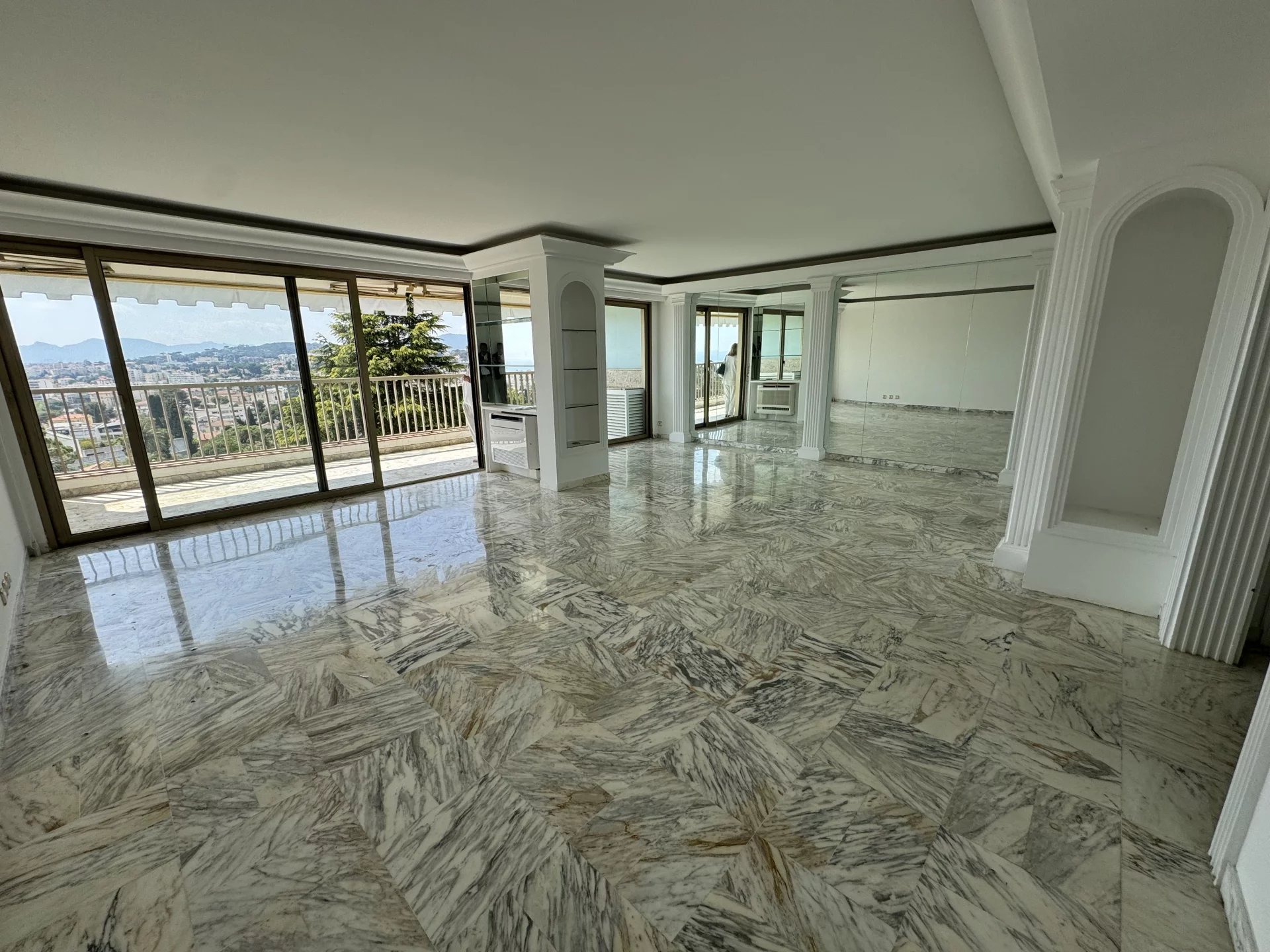 Cannes Vue mer vente appartement 3/4P à rafraîchir