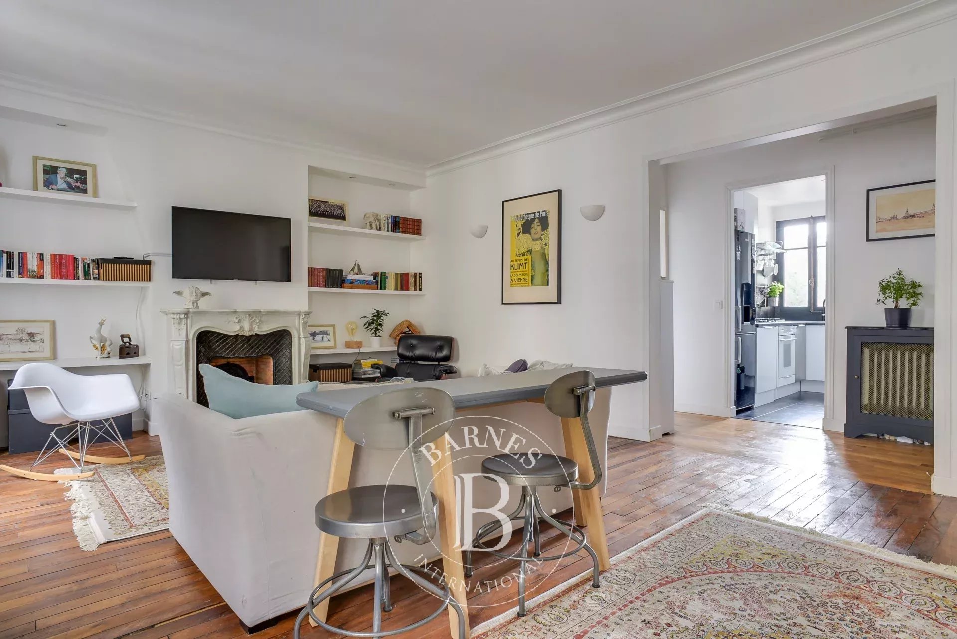 Paris 16 – Trocadéro / Victor Hugo – Bright – 1 Bedroom – Parisian Charm