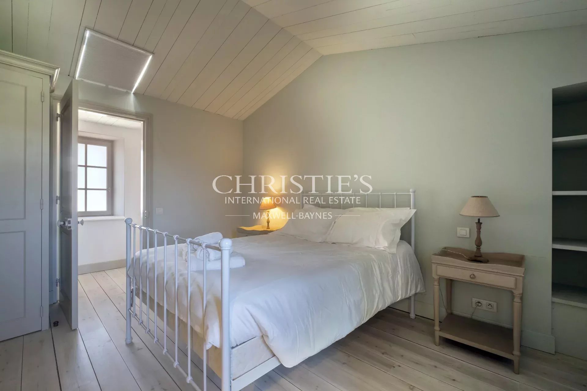 10 Bedroom Villa/Townhouse's Image 22