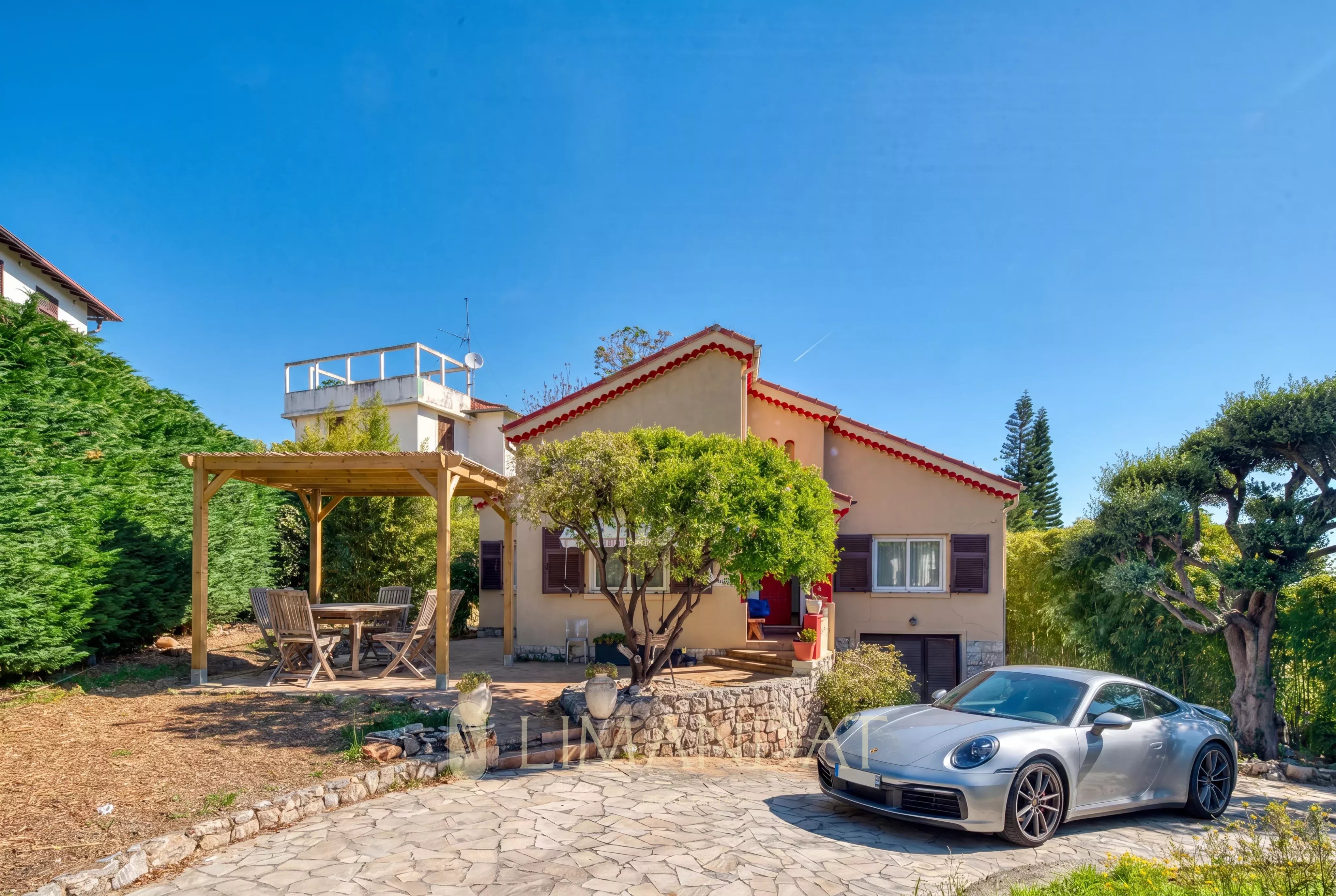 Roquebrune-Cap-Martin - Villa 215 m2 avec Piscine