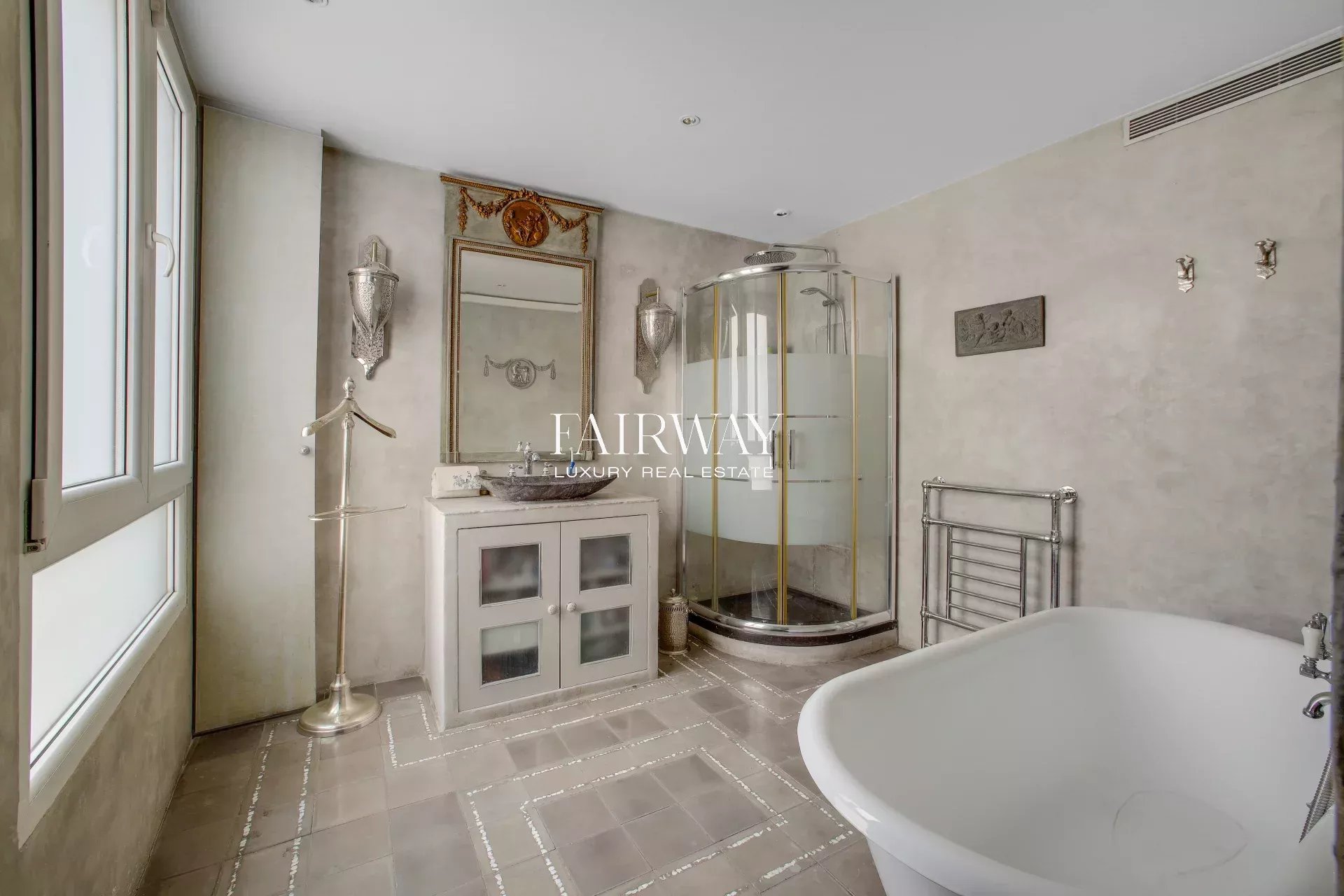 Appartement haussmannien de prestige de 124 m² avec 2 chambres de service en option – Paris 8e Montaigne