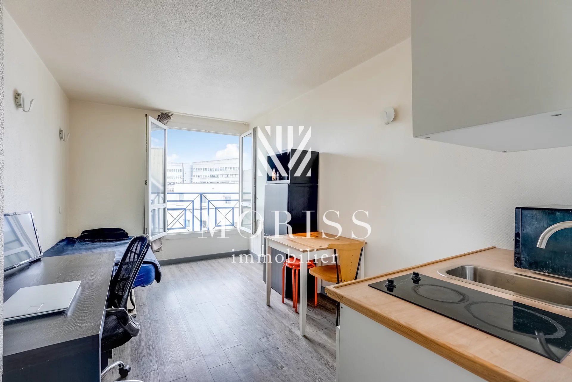 À VENDRE – STUDIO 17 m² – EMPLACEMENT STRATÉGIQUE – CARREFOUR PL - Image 1