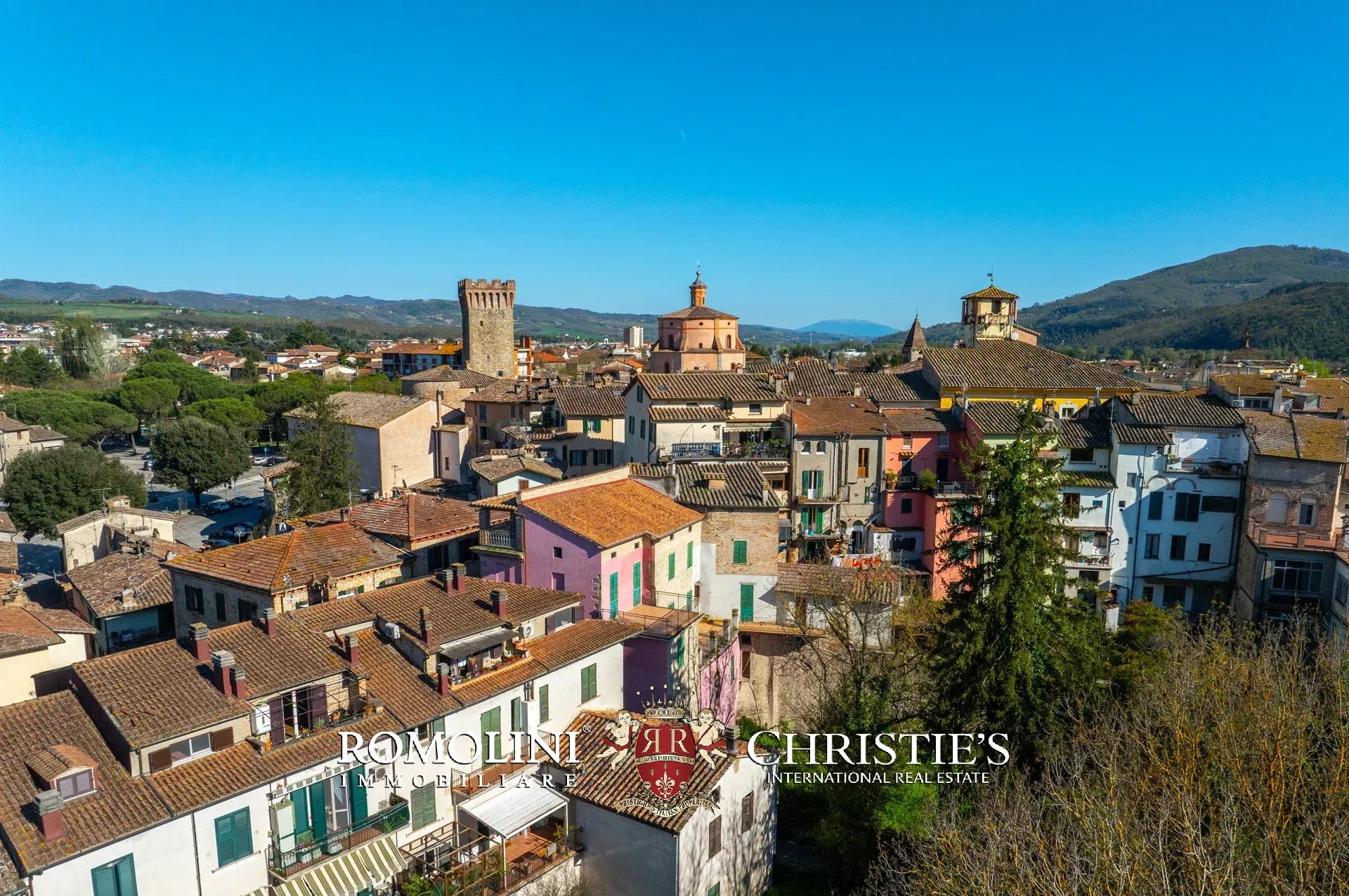  ELEGANT HISTORIC PROPERTY WITH TERRACES AND GARDEN FOR SALE IN UMBERTIDE