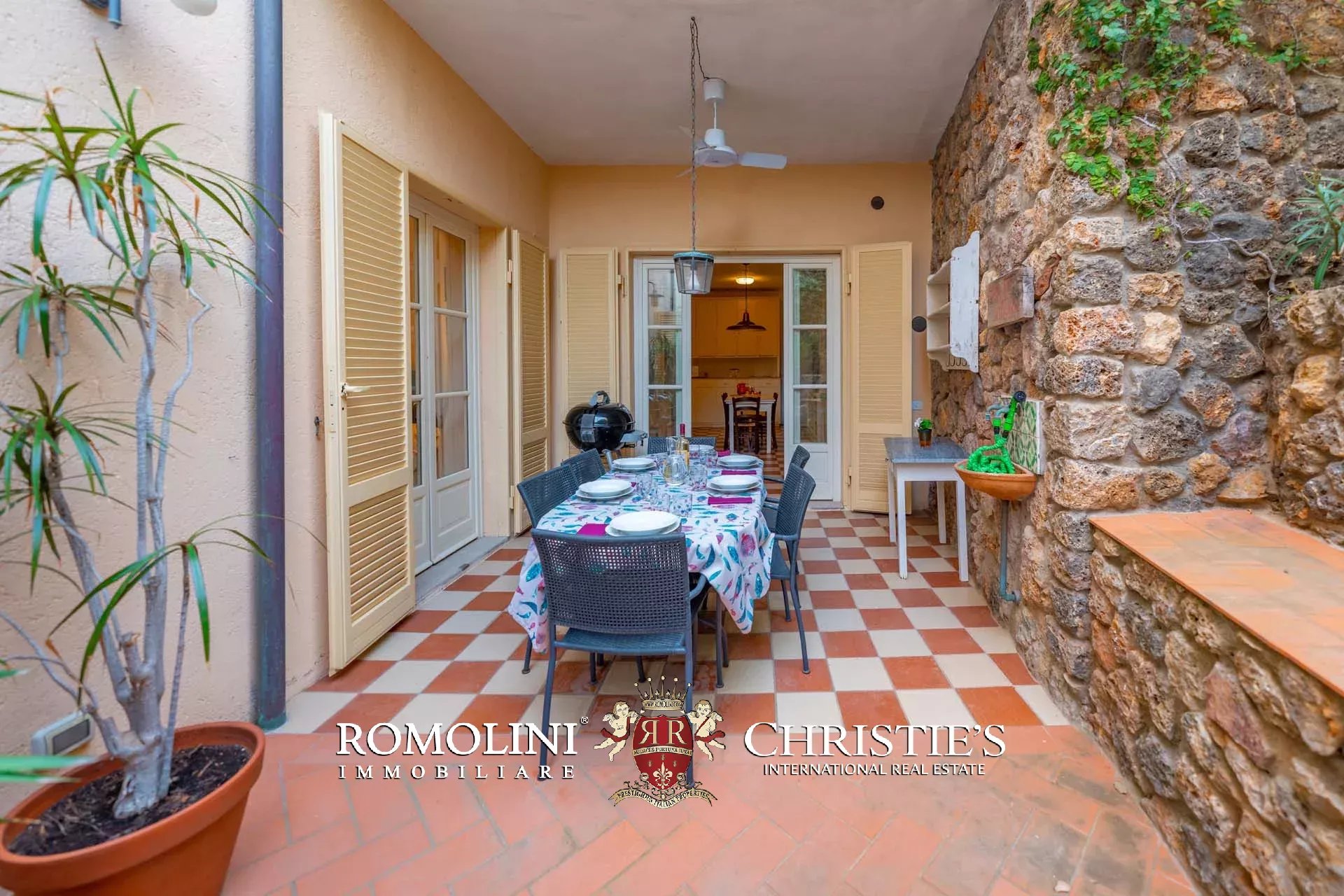 11 Bedroom Villa/Townhouse's Image 65
