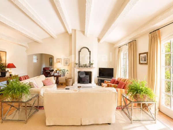 VALBONNE - Nice Provençale villa with landscaped garden and pool — photo 5