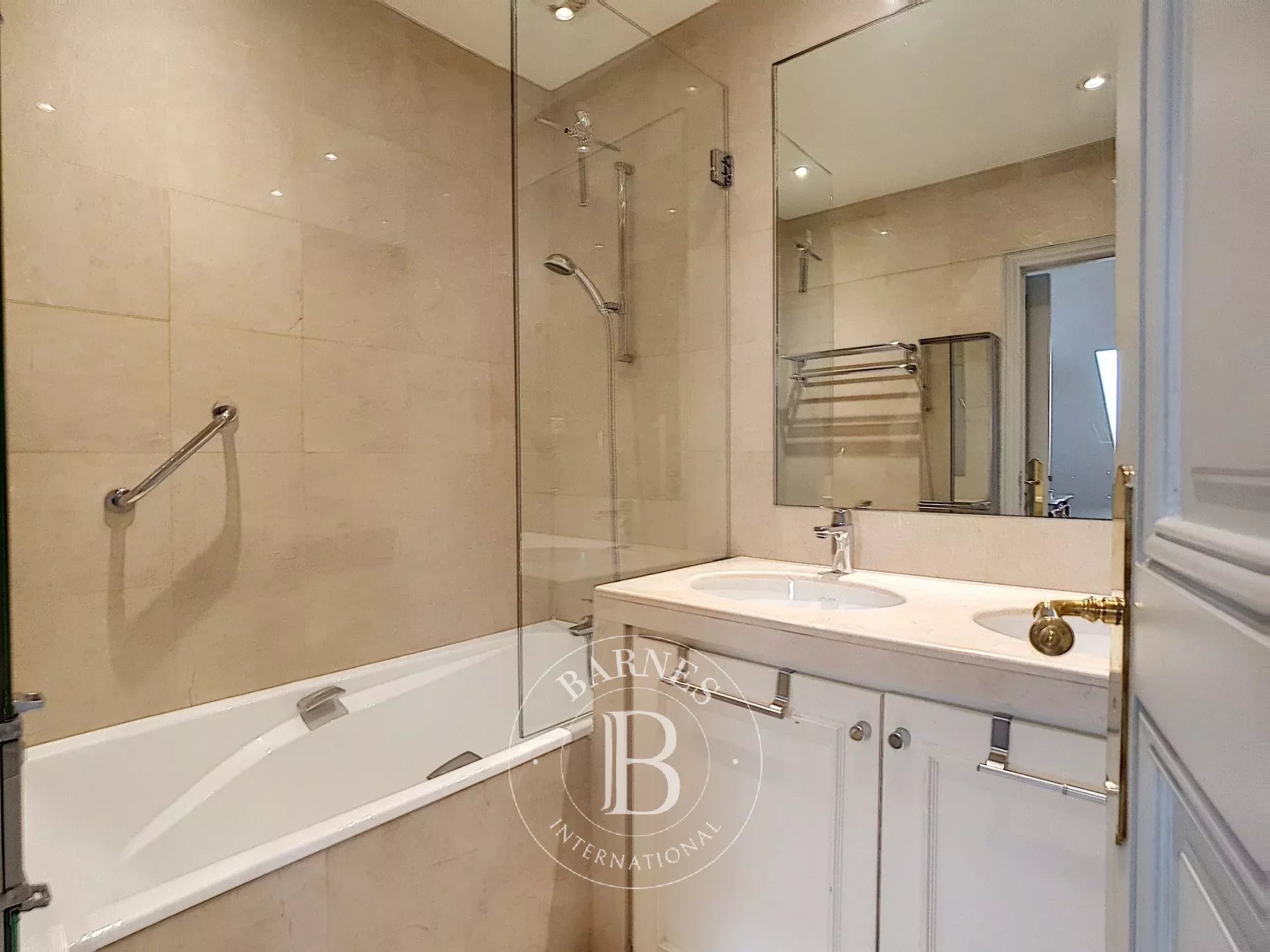 Daire Paris 8ème - picture 8