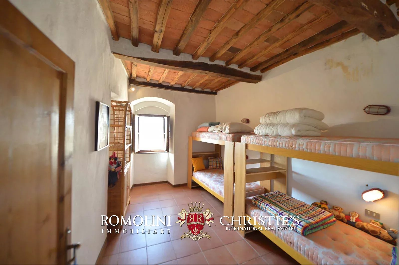 20 Bedroom Vineyard's Image 51