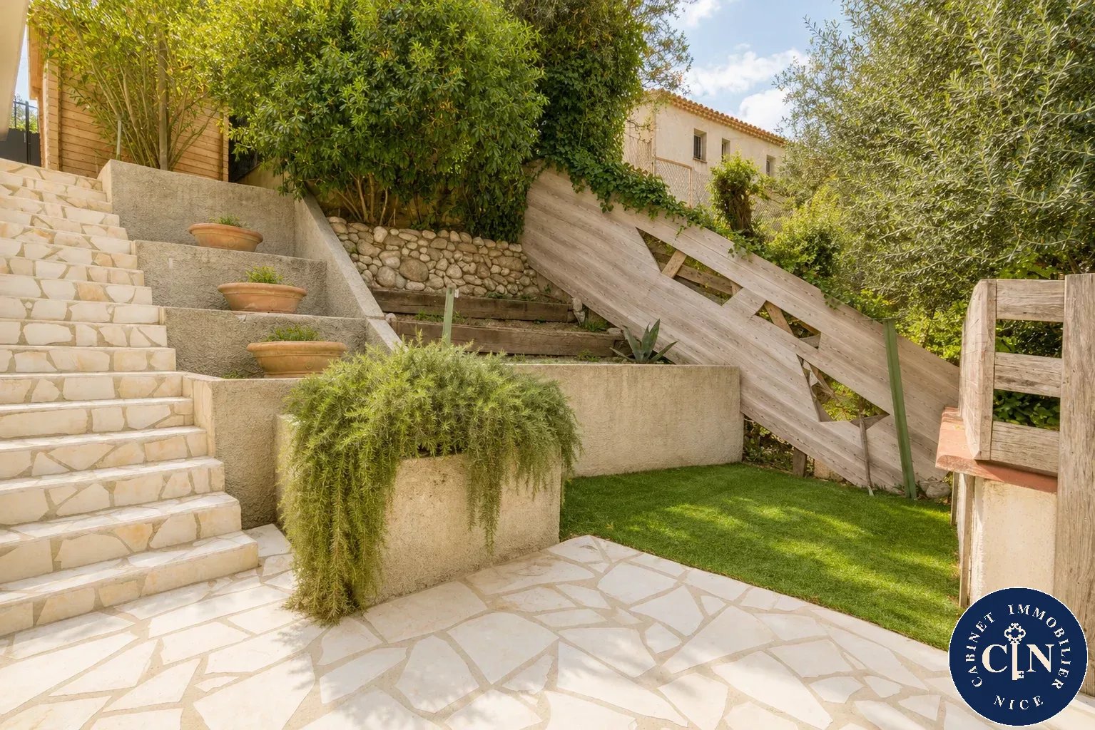 5 pièces 115 m² - Piscine poutres apparentes - Peille — photo 6
