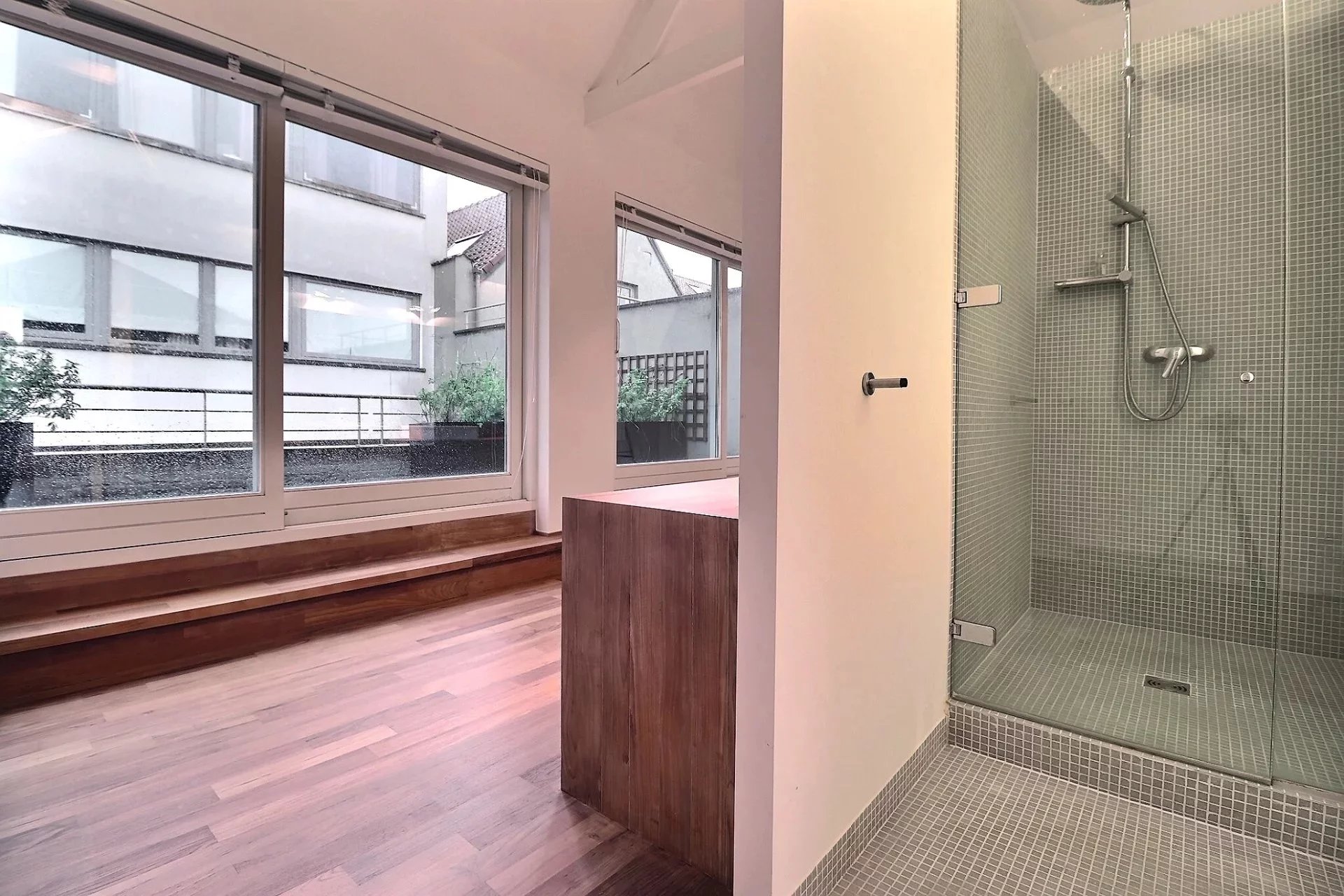 Ixelles - Chatelain - Duplex 3ch + terrasses + parking (optionnel)