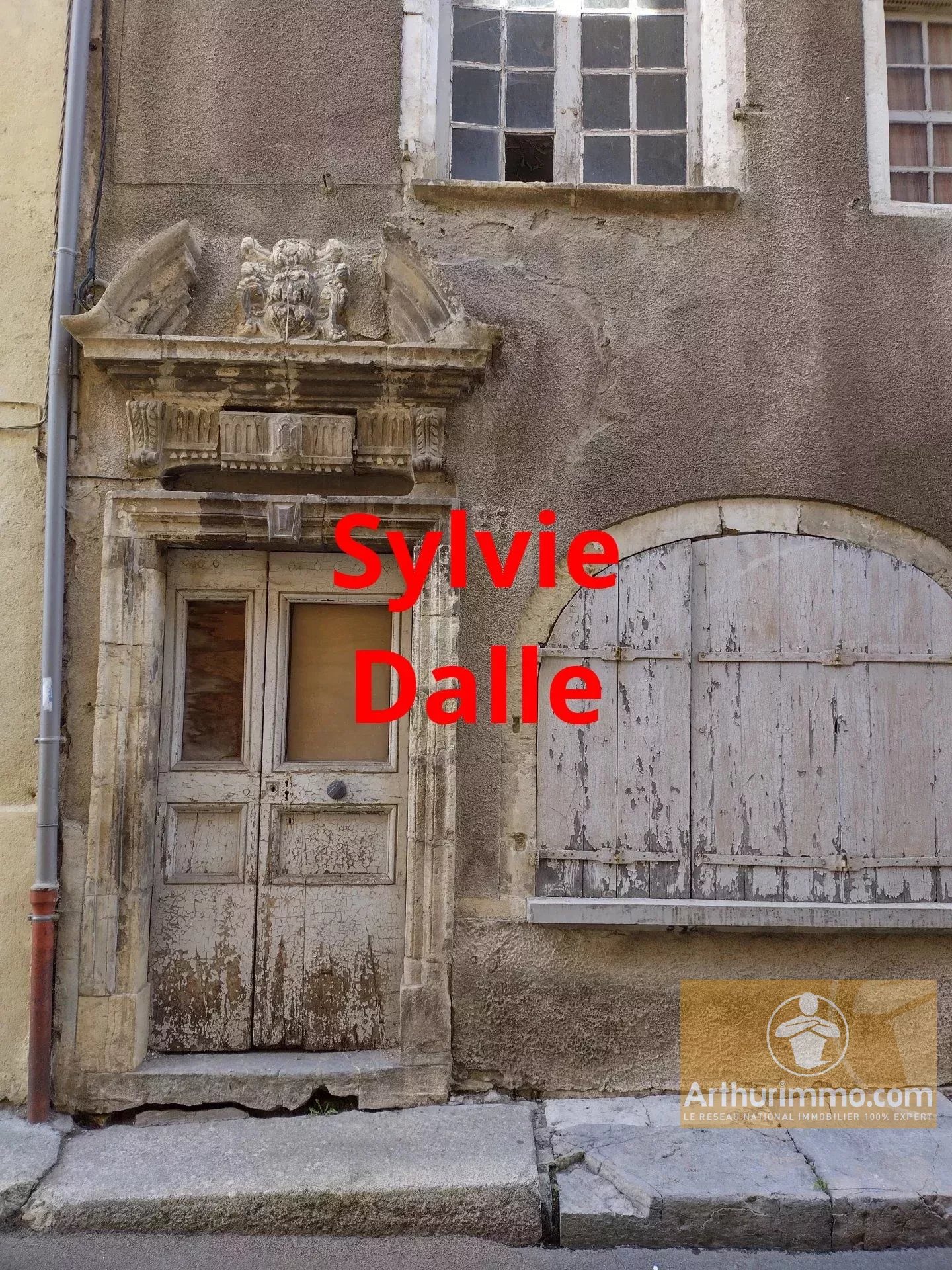 MAISON DE VILLE