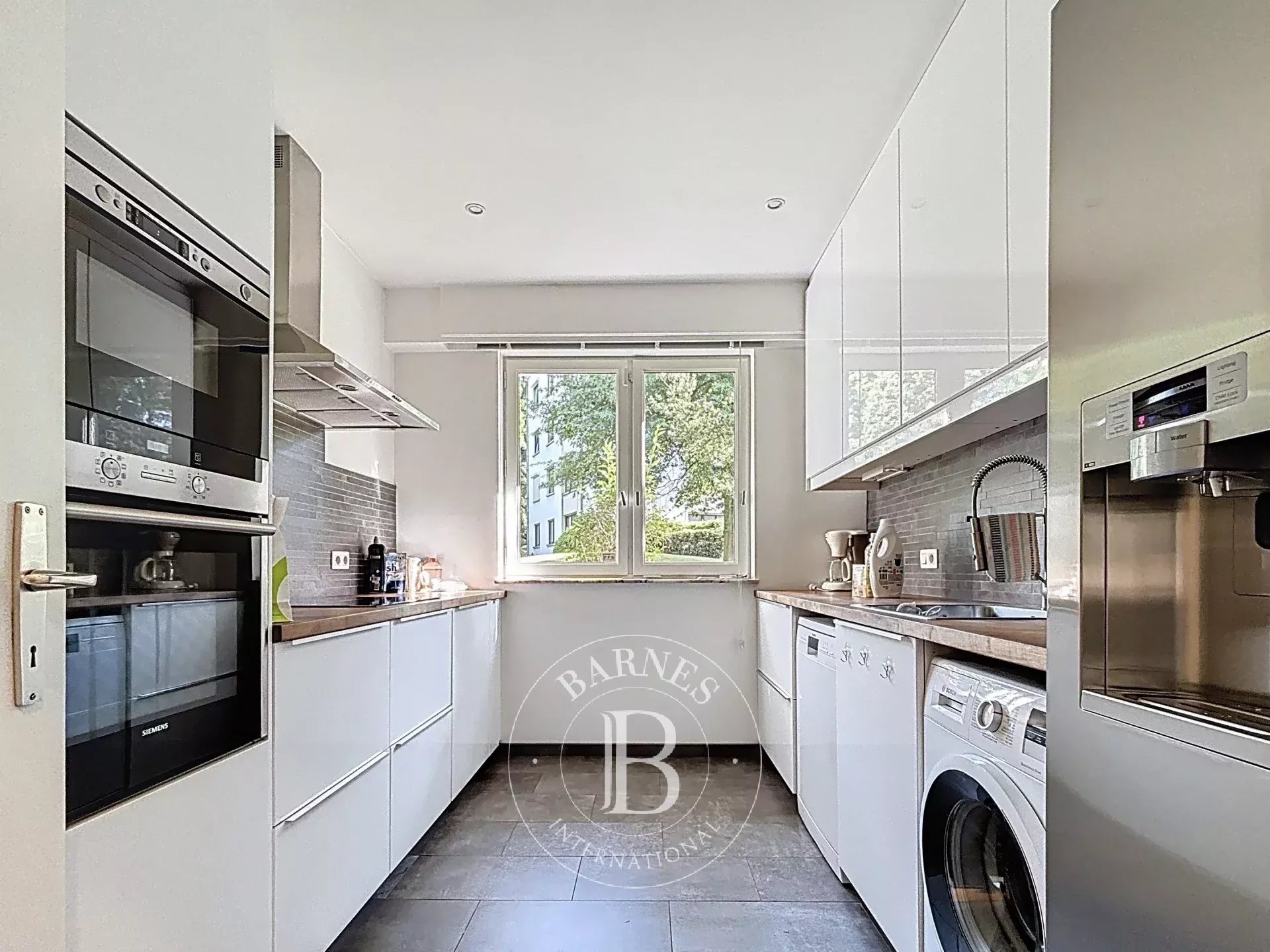 Beautiful 3-bedroom apartment with terrace