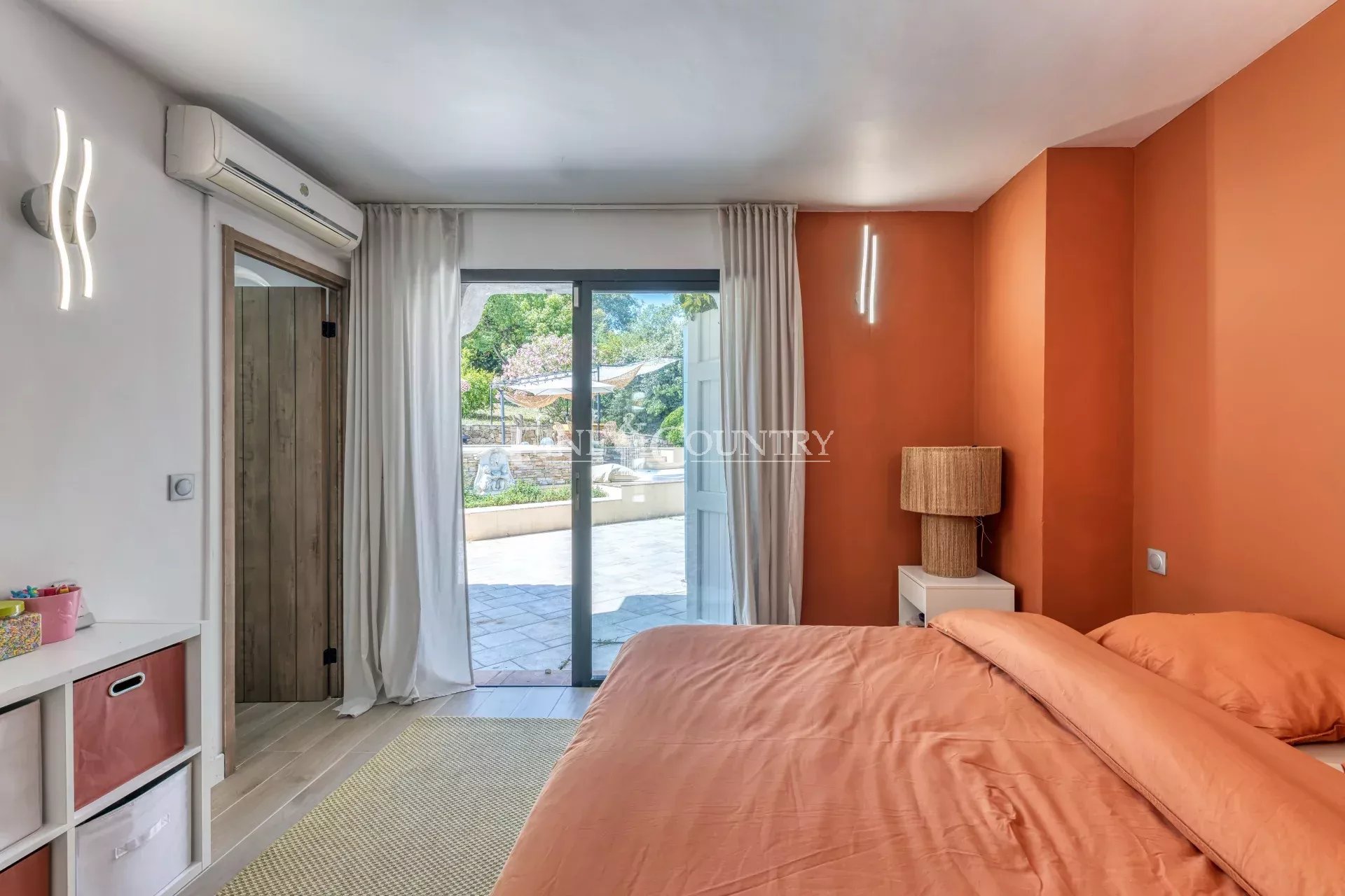Photo of For sale  Villa in Valbonne - Panoramic view
