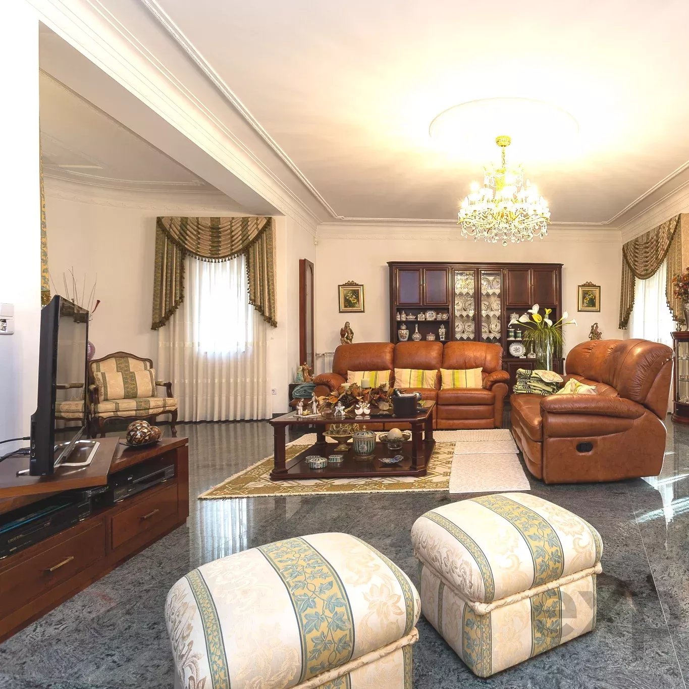Prestigious Residence with Swimming Pool 87053100 image 6
