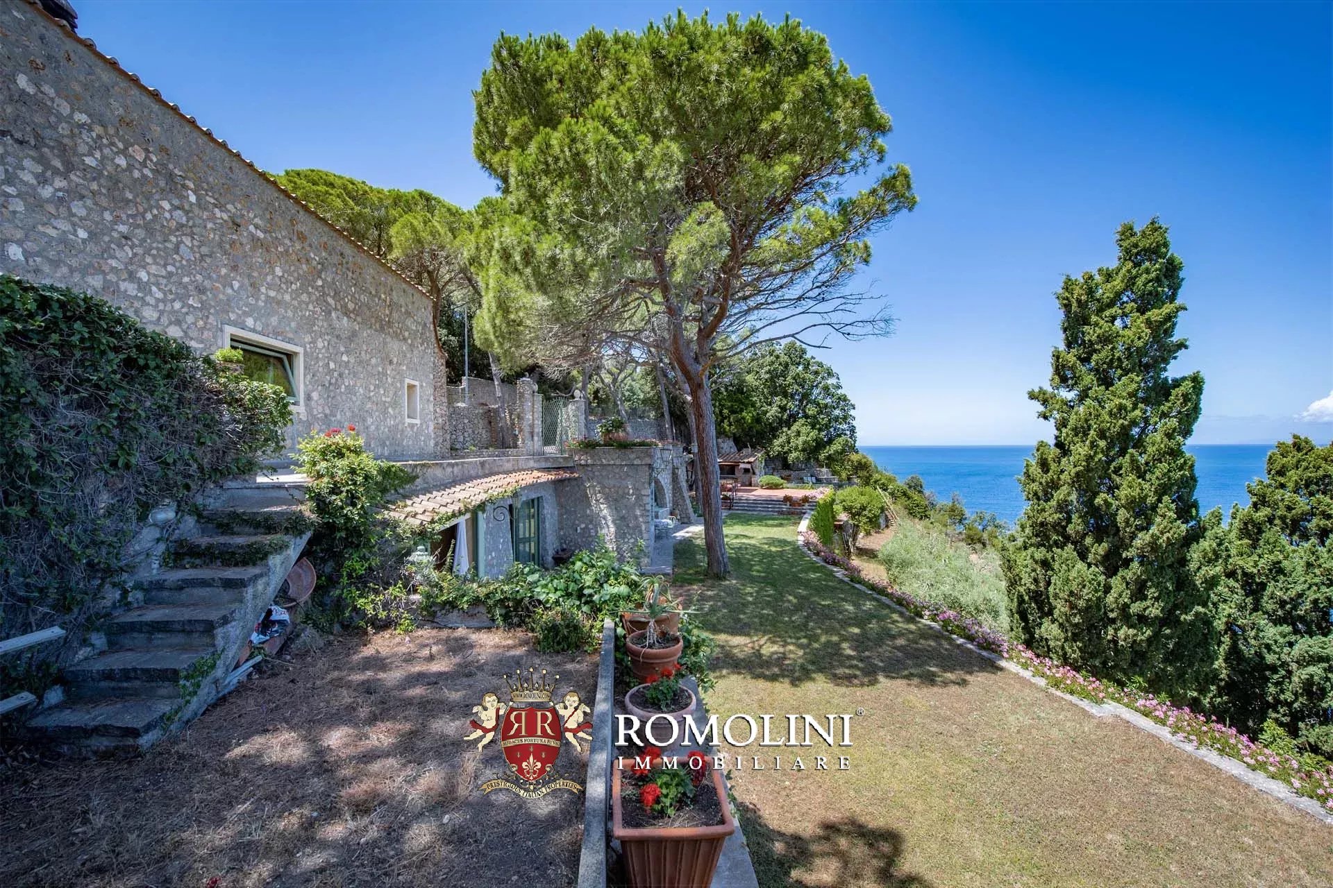 4 Bedroom Villa/Townhouse's Image 7