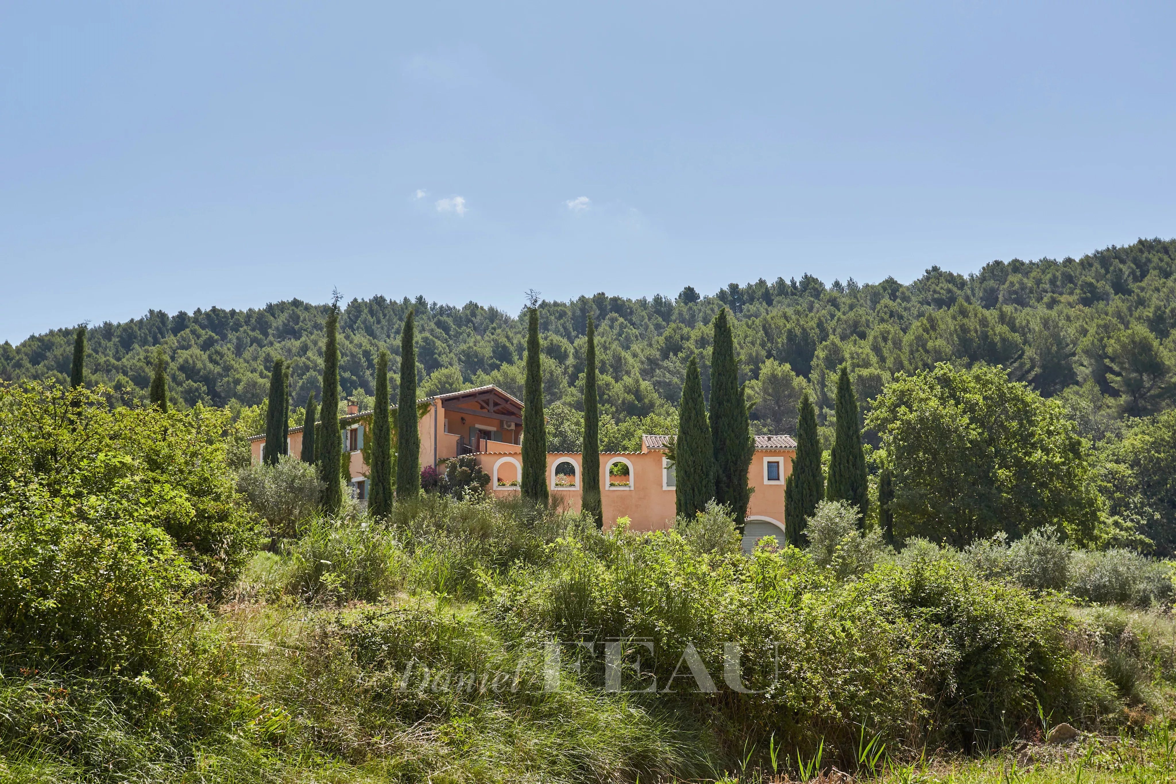 Pernes-les-Fontaines  -  A delightful property enjoying a view