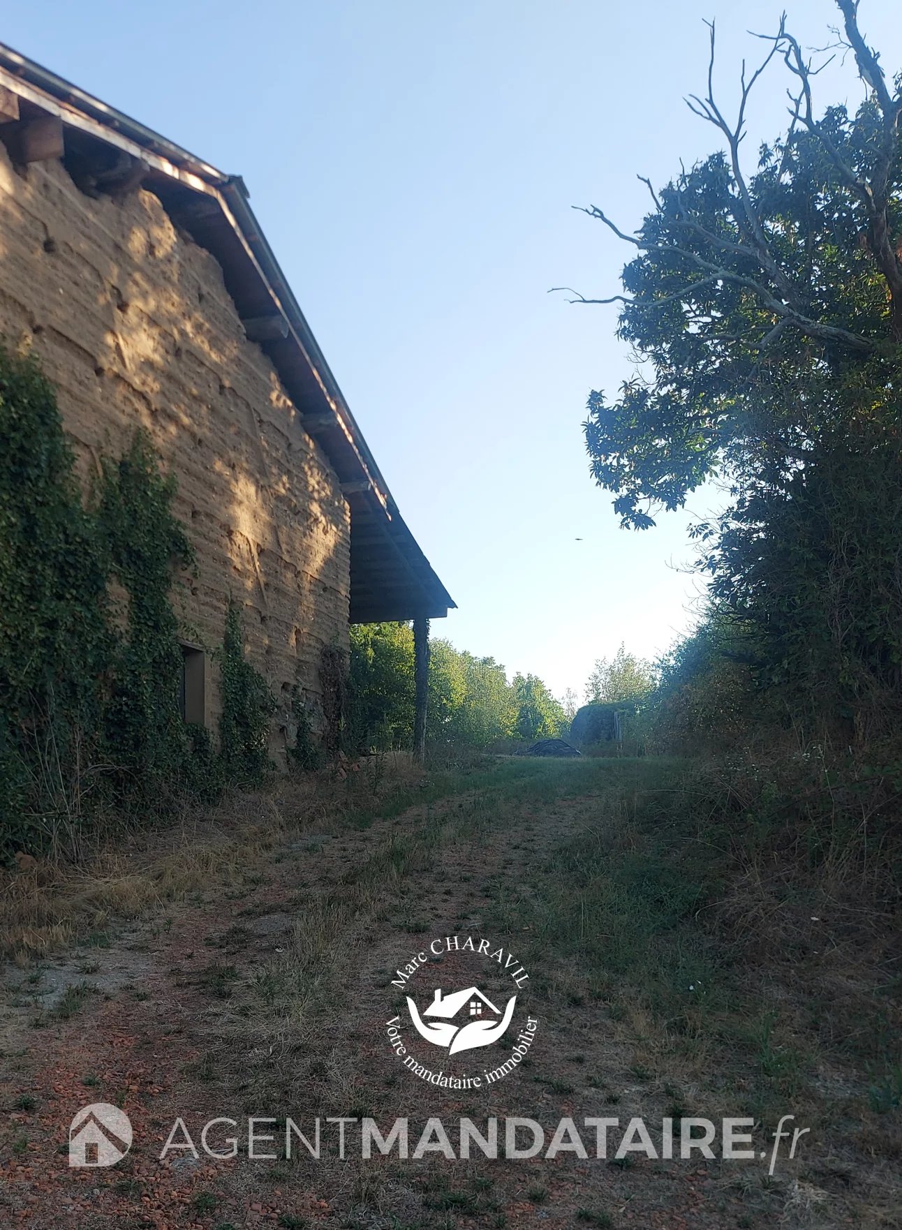 Terrain constructible 1 292 m² + grange 140 m² – Orléat — photo 7