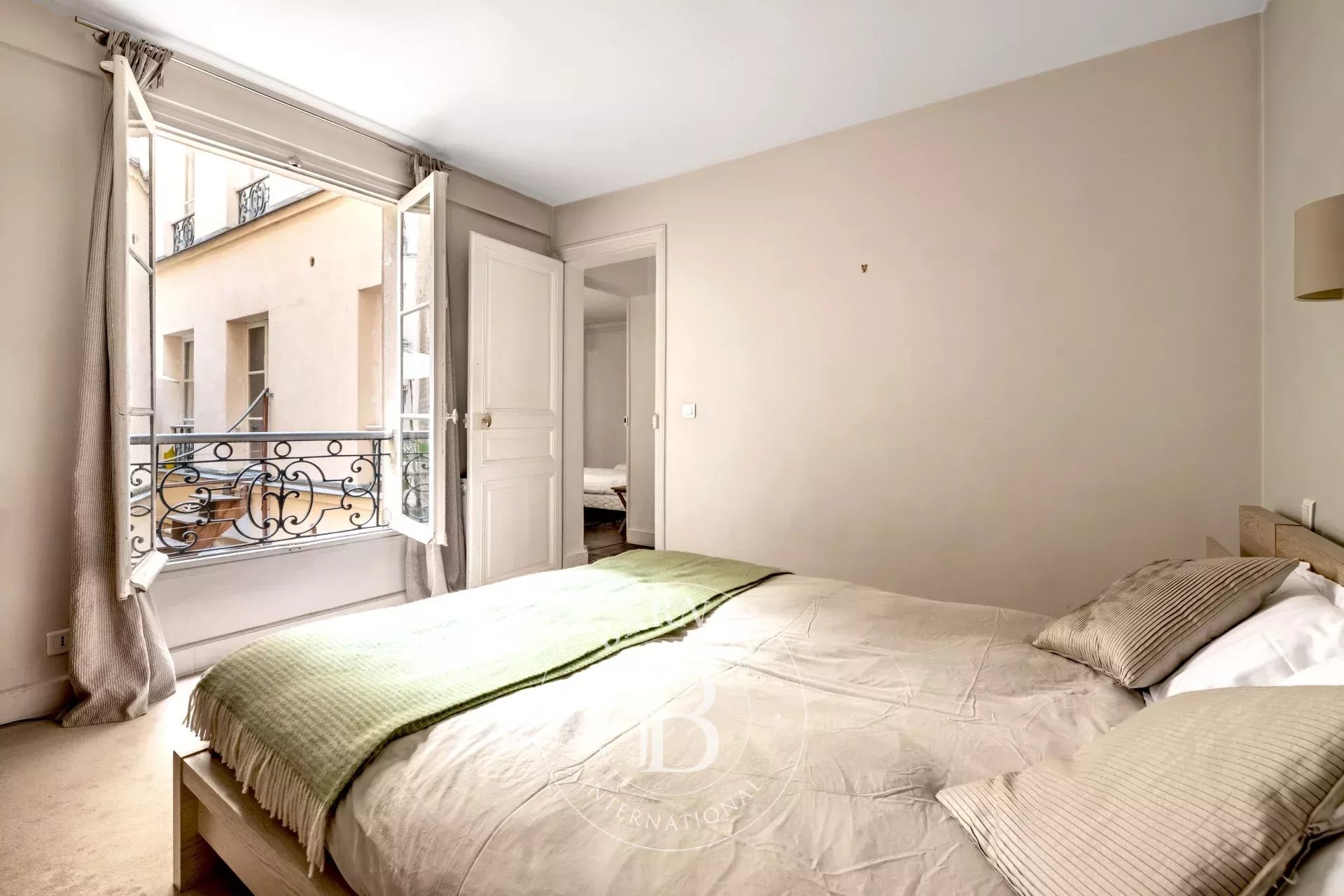 Daire Paris 3ème - picture 17